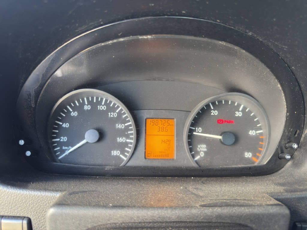 MERCEDES-BENZ Benz 311 CDI-image-8