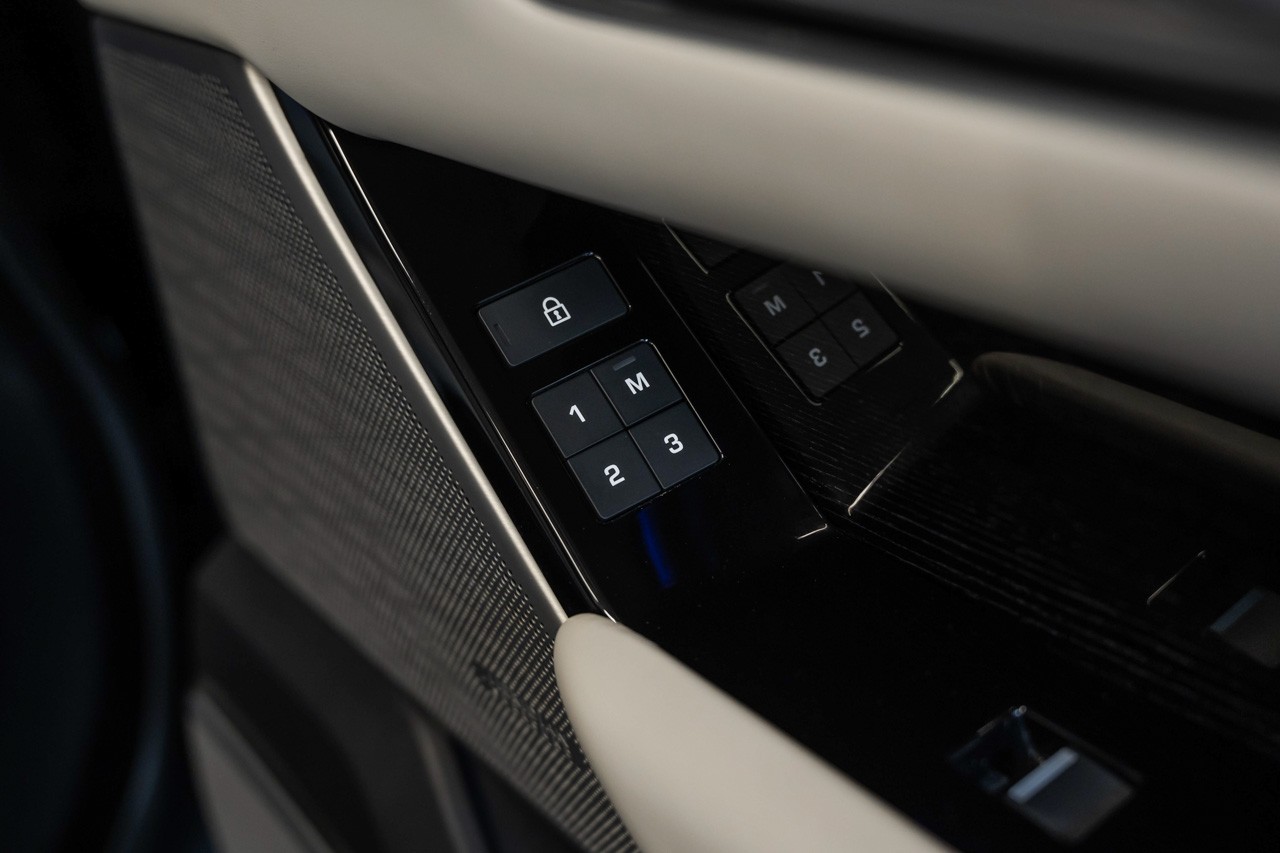 LAND ROVER Range Rover Velar R-Dynamic P 400 HSE Automatic-image-32