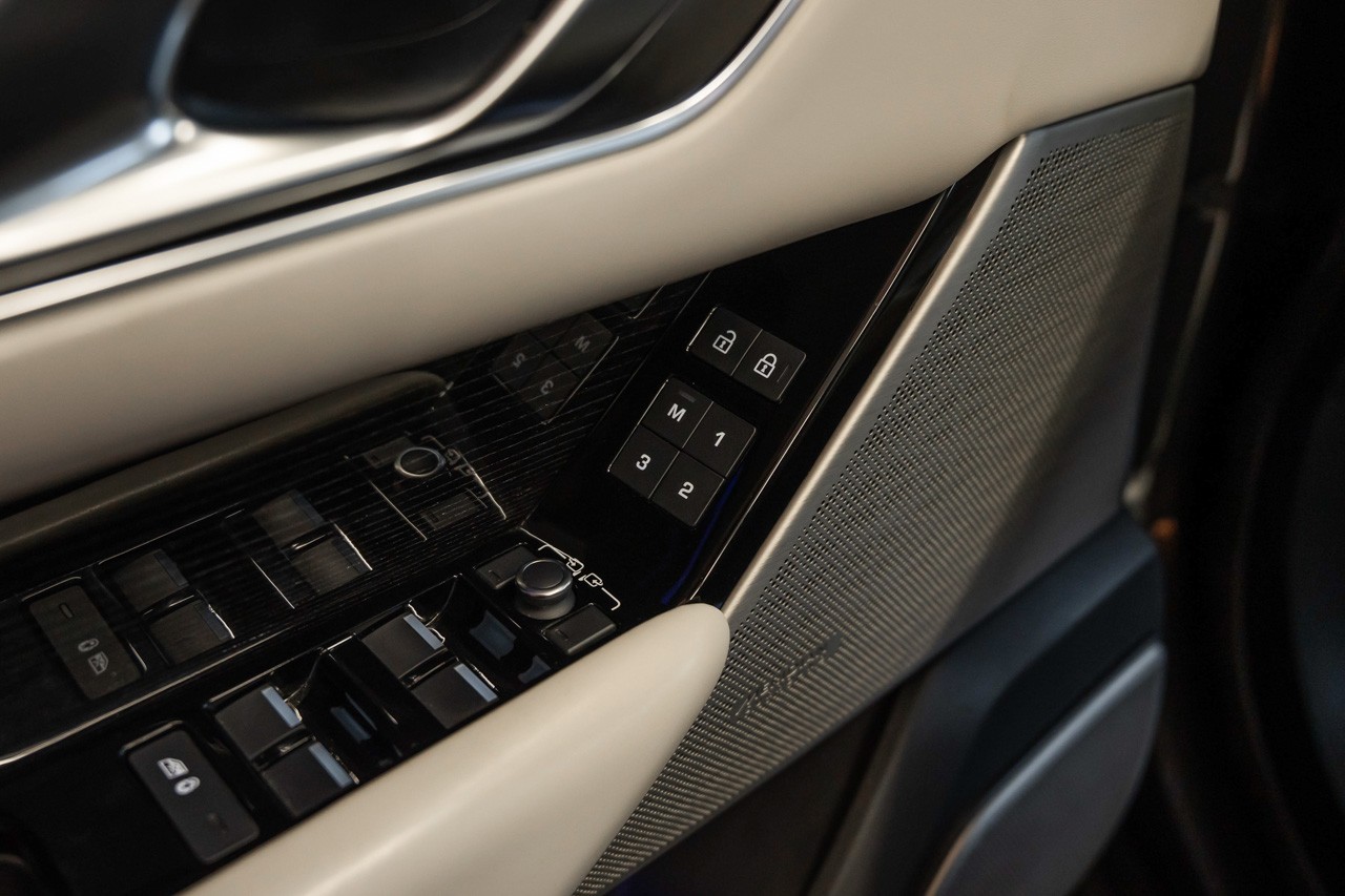 LAND ROVER Range Rover Velar R-Dynamic P 400 HSE Automatic-image-29