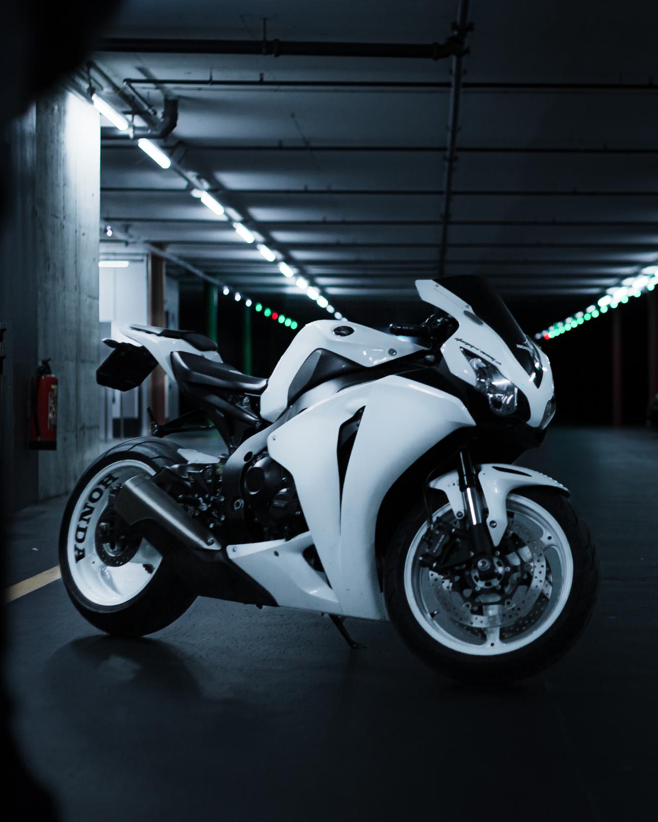 HONDA CBR 1000 RR Fireblade-image-3