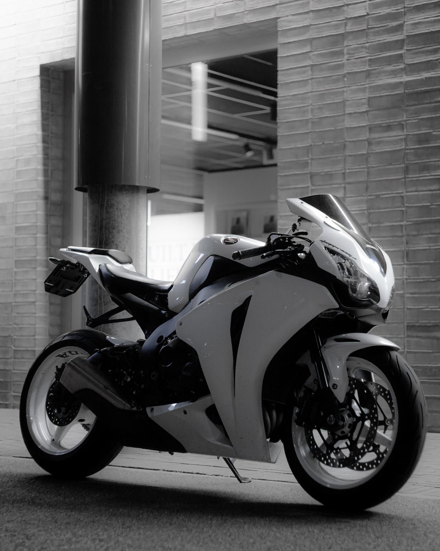 HONDA CBR 1000 RR Fireblade-image-2