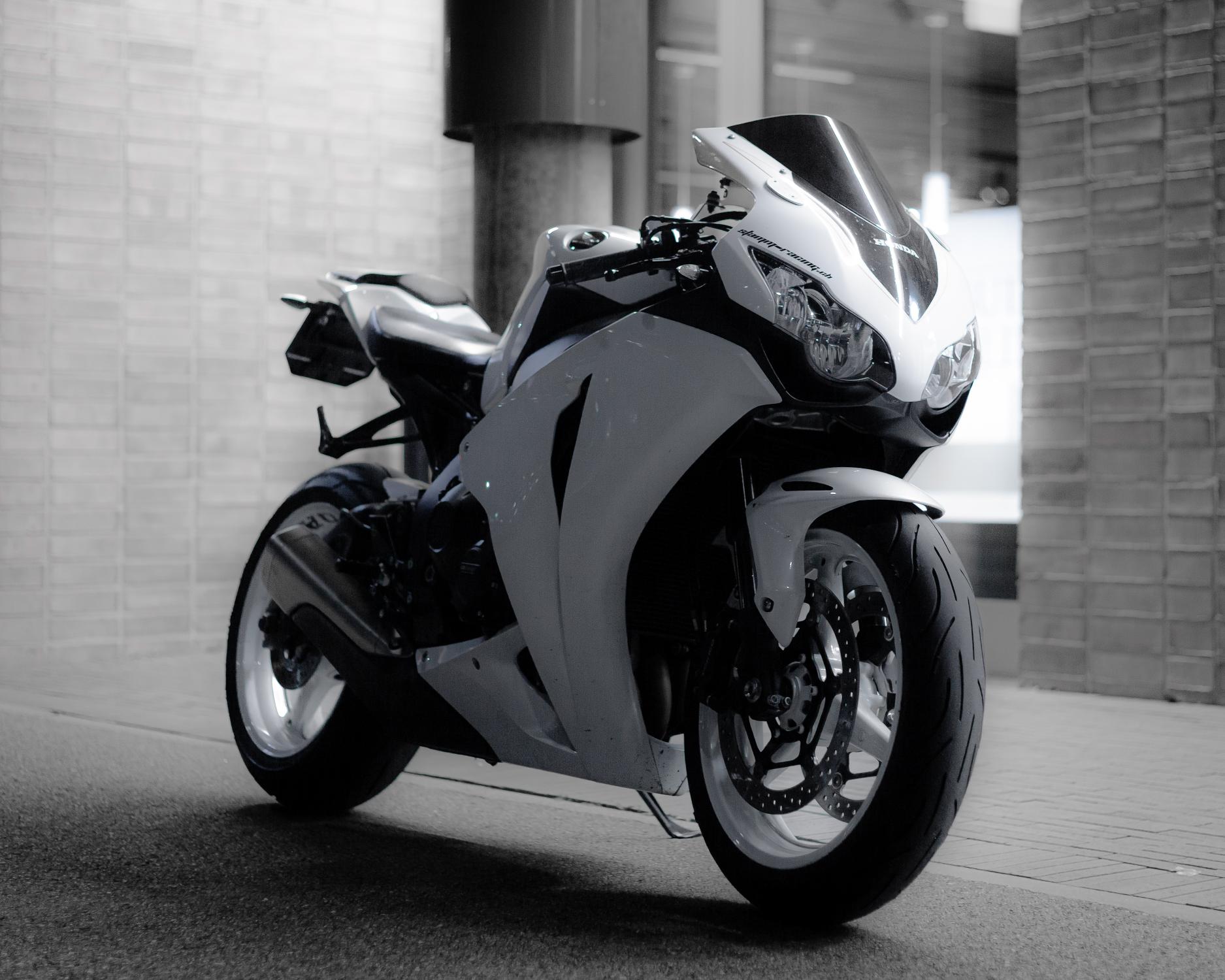 HONDA CBR 1000 RR Fireblade-image-0