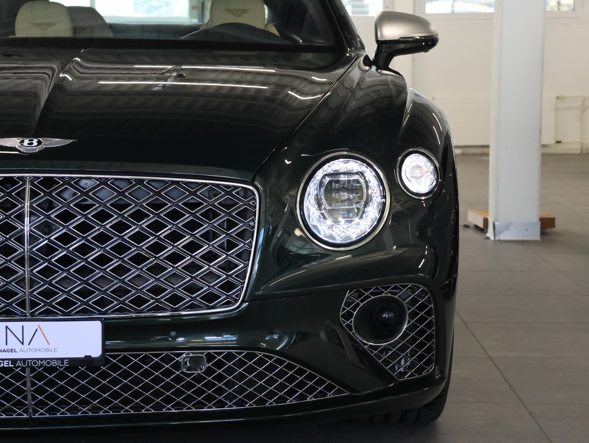 BENTLEY Continental GT 4.0 V8 Mulliner-showroom-element-3