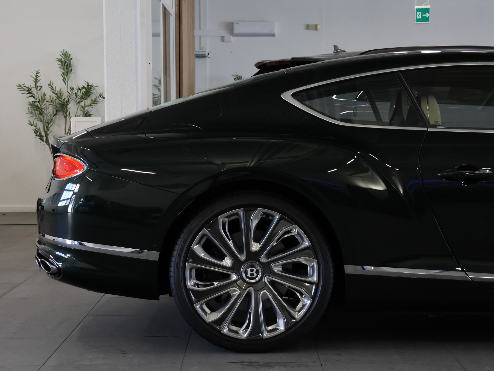 BENTLEY Continental GT 4.0 V8 Mulliner-image-12