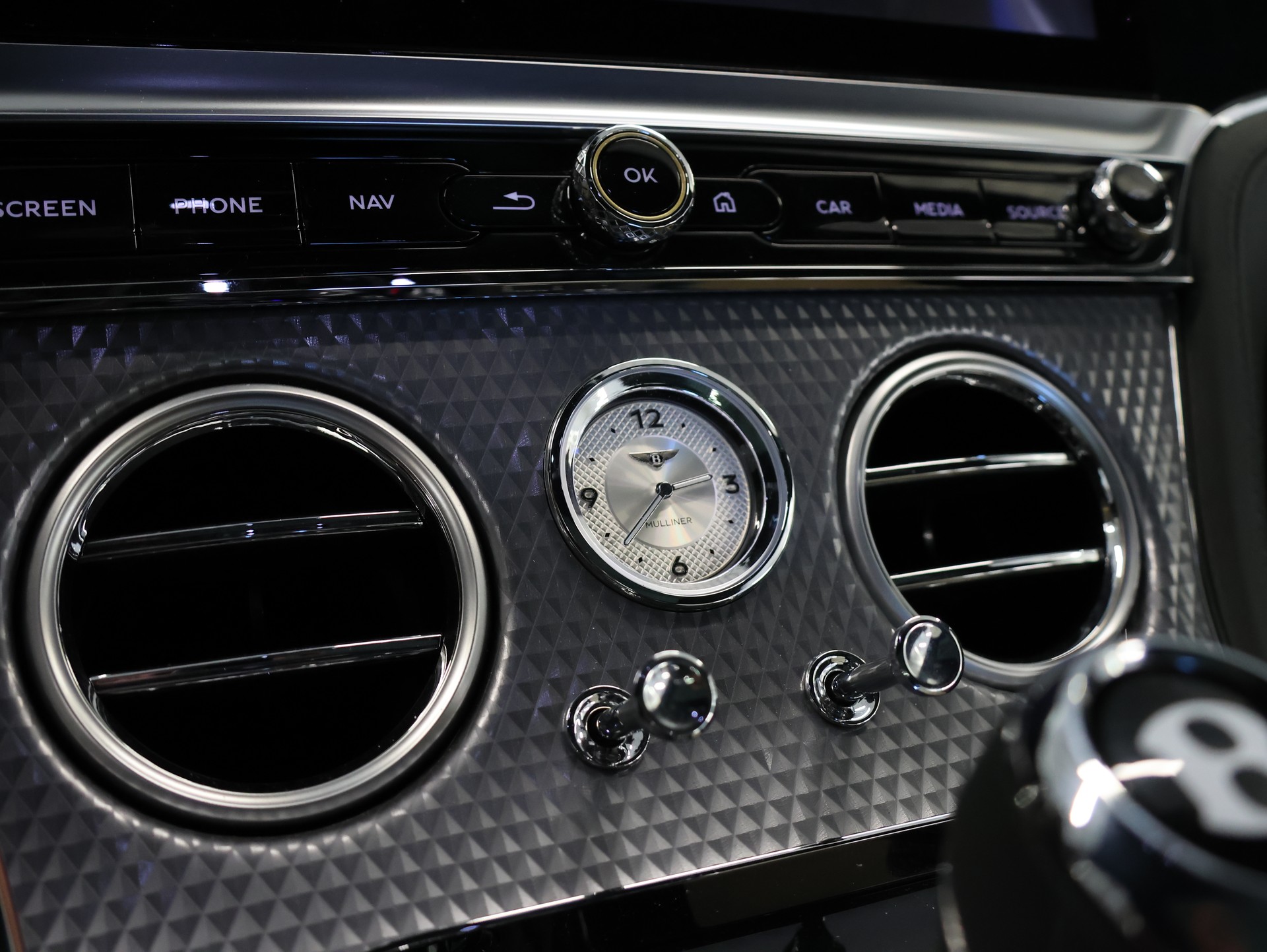 BENTLEY Continental GT 4.0 V8 Mulliner-image-30