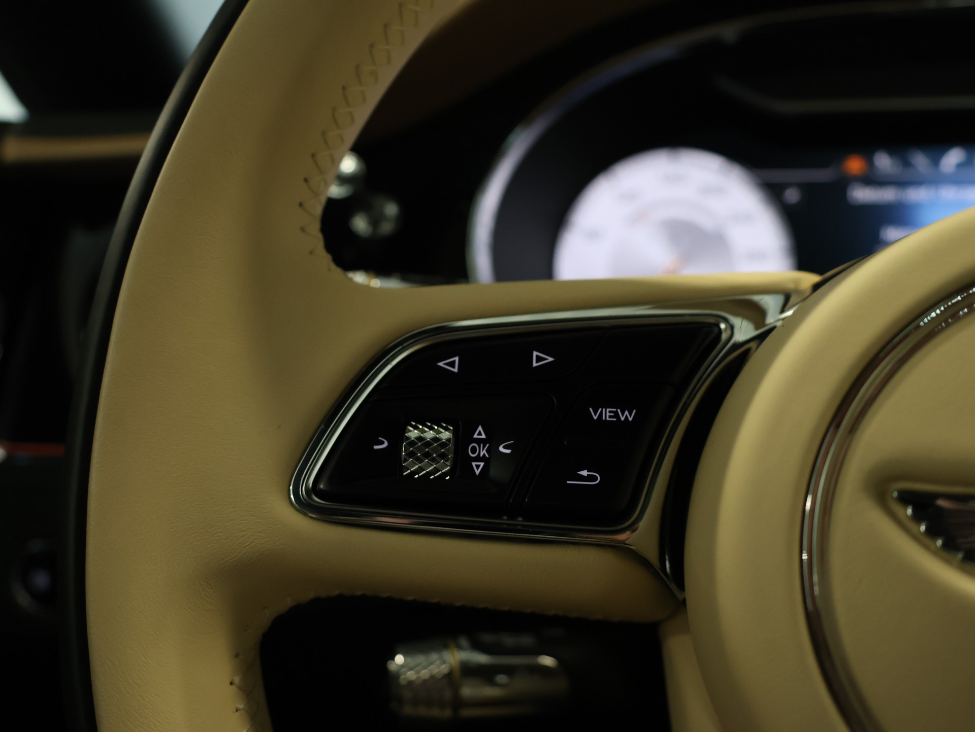 BENTLEY Continental GT 4.0 V8 Mulliner-image-25