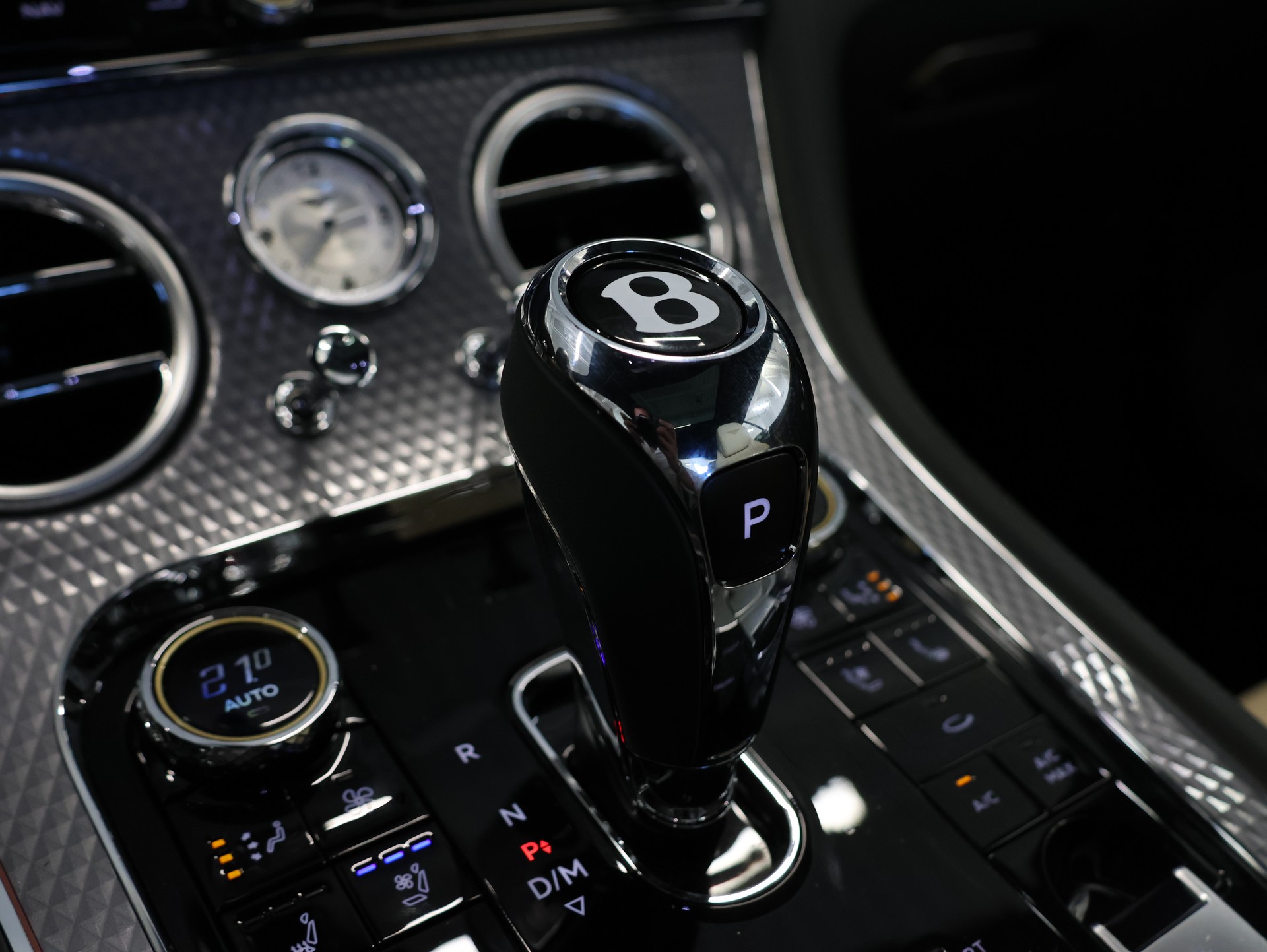 BENTLEY Continental GT 4.0 V8 Mulliner-image-34