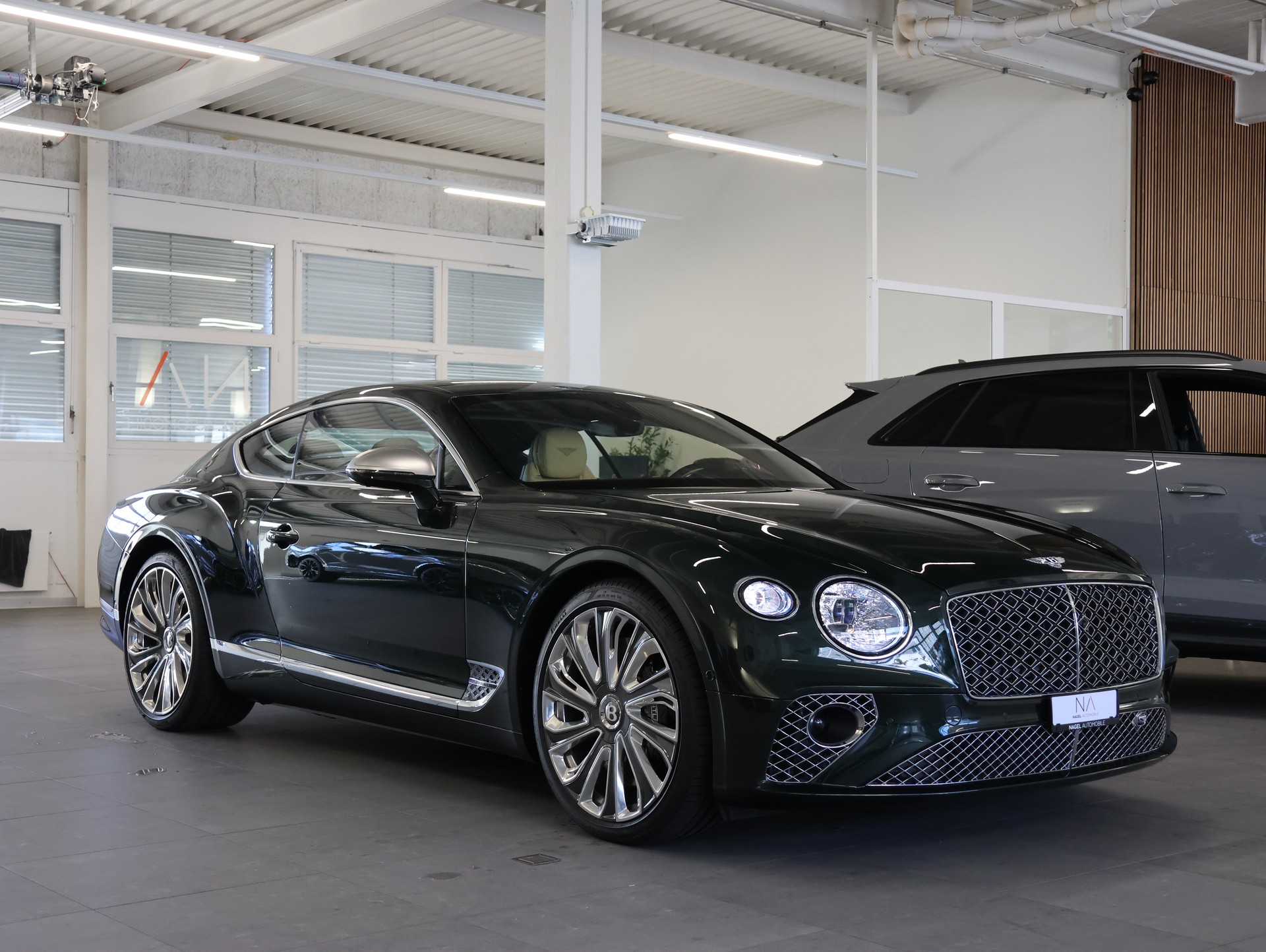 BENTLEY Continental GT 4.0 V8 Mulliner-showroom-element-1