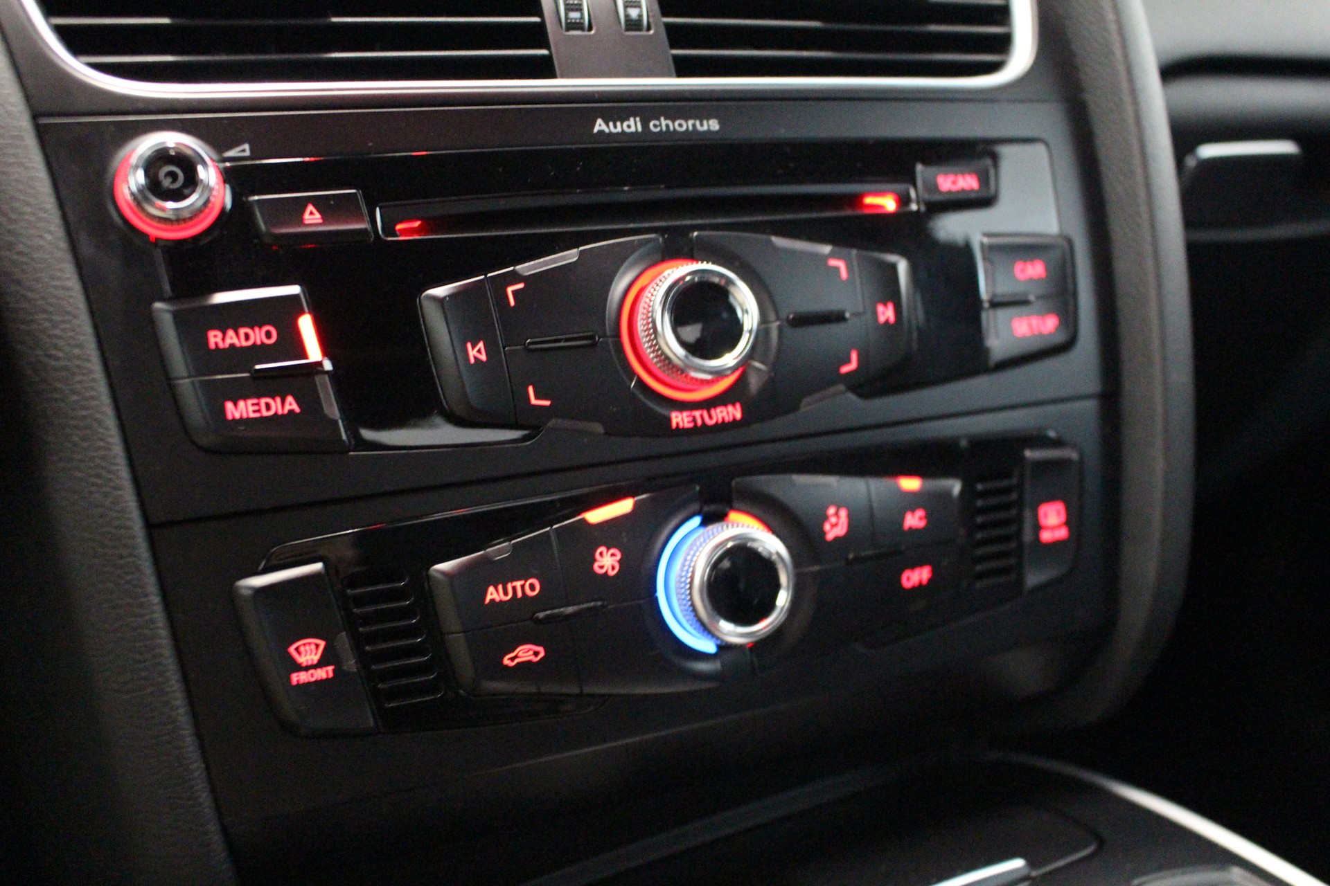 AUDI A5 Coupé 1.8 TFSI 170 M-Tronic-image-13