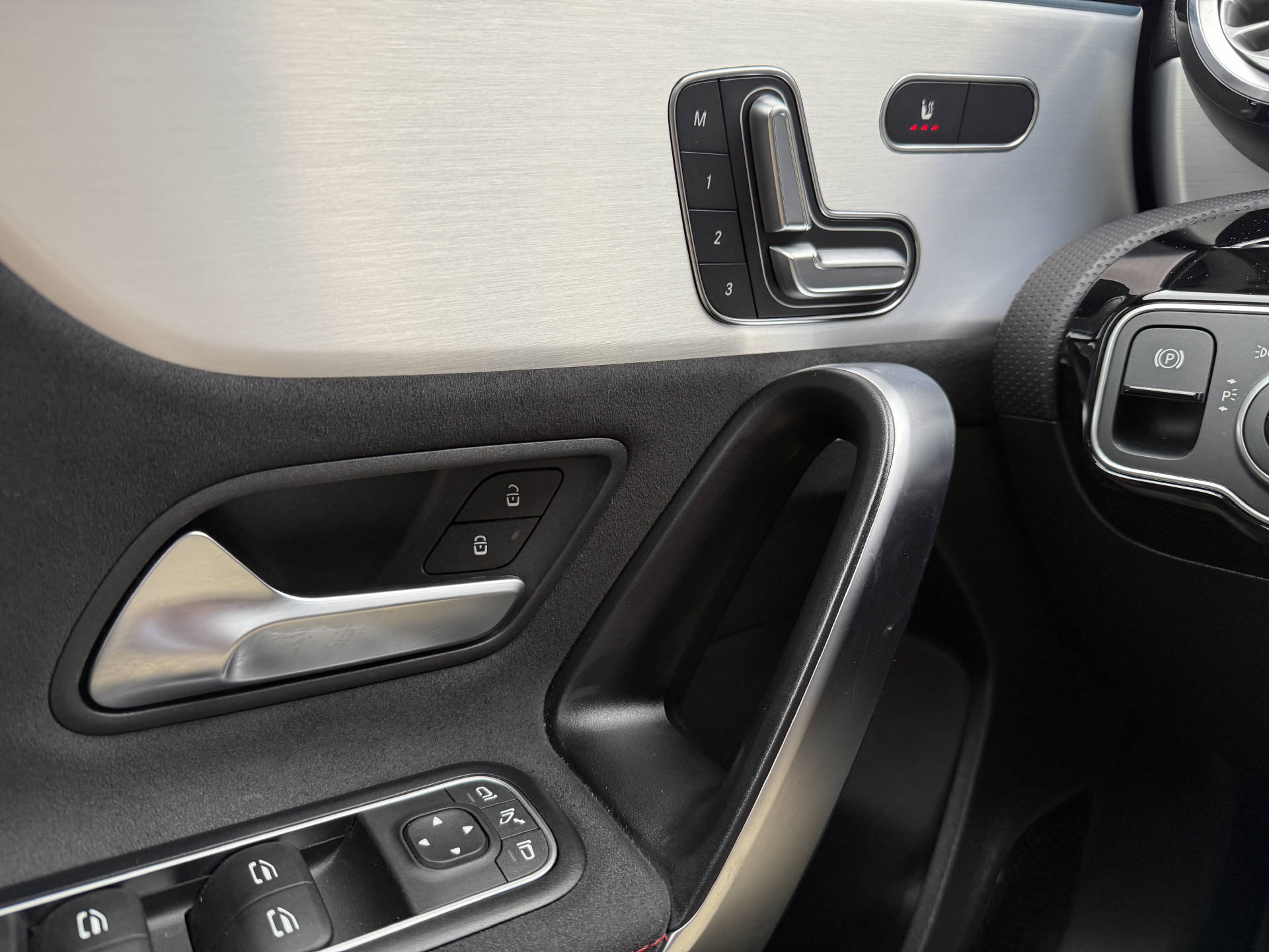 MERCEDES-BENZ A 220 AMG Line 4m-image-14