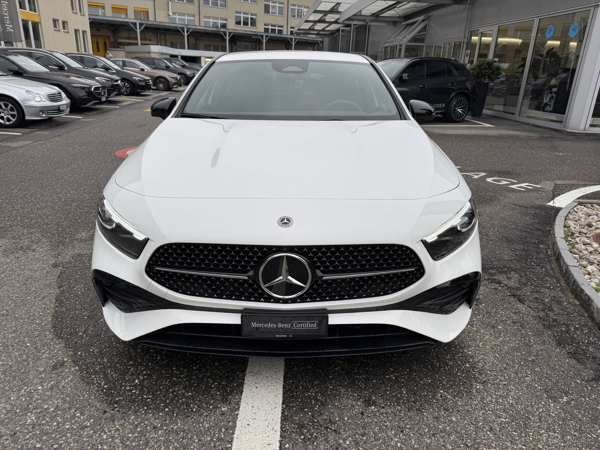 MERCEDES-BENZ A 220 AMG Line 4m-showroom-element-1