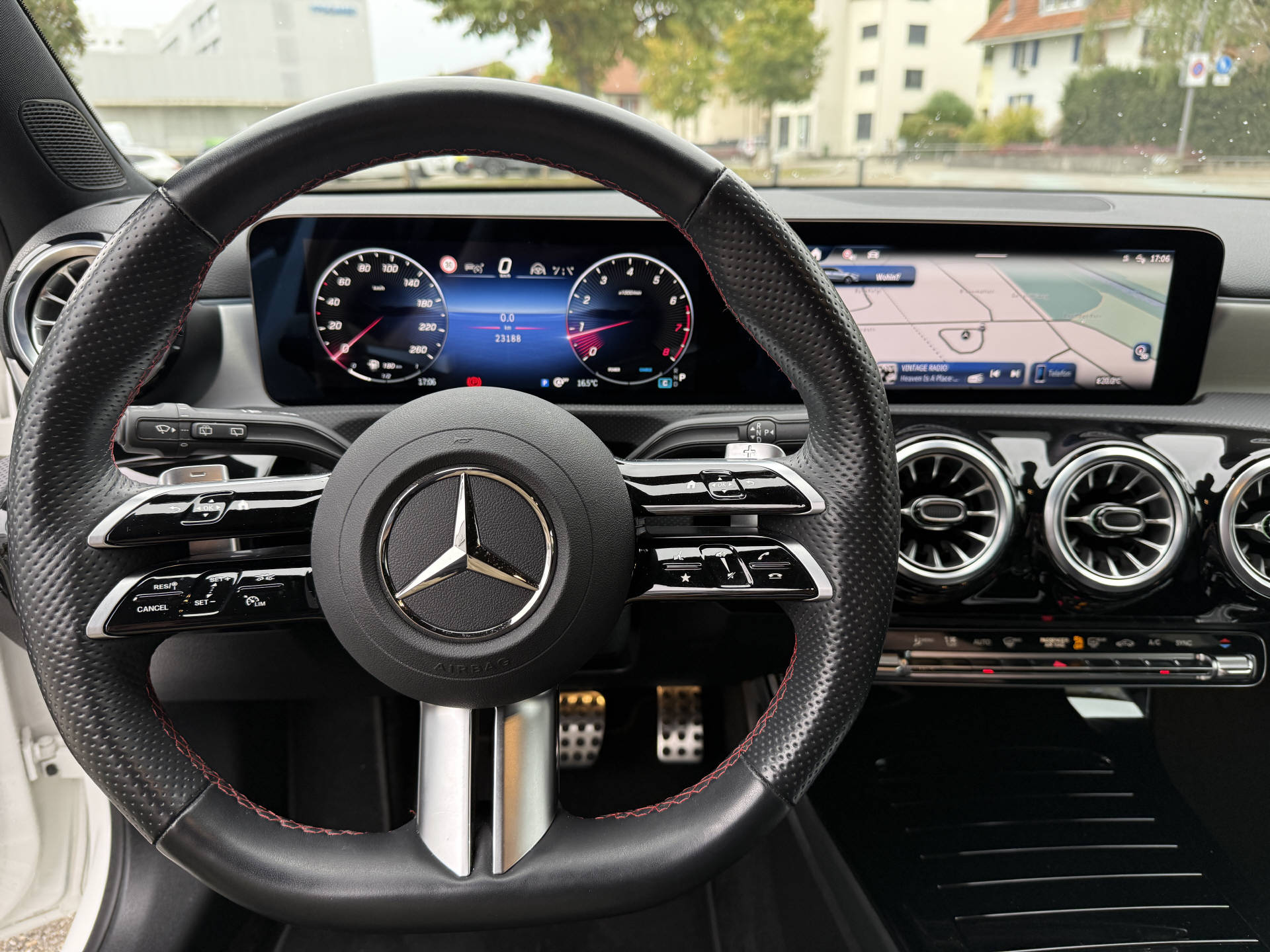 MERCEDES-BENZ A 220 AMG Line 4m-image-5