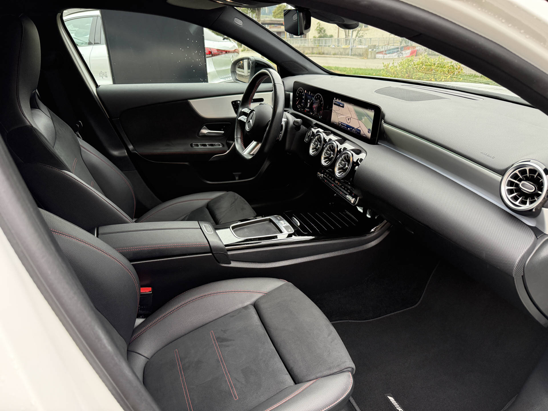 MERCEDES-BENZ A 220 AMG Line 4m-image-10