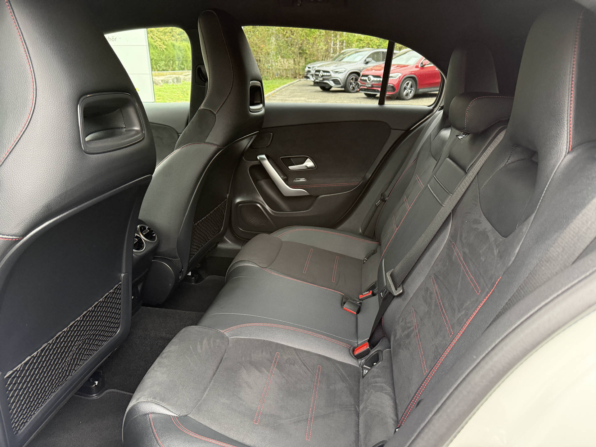 MERCEDES-BENZ A 220 AMG Line 4m-image-6