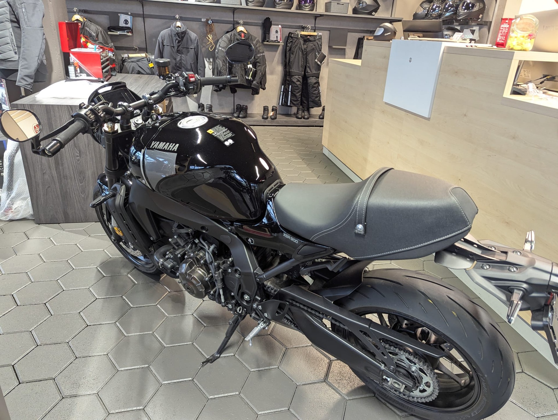 YAMAHA XSR 900-image-1
