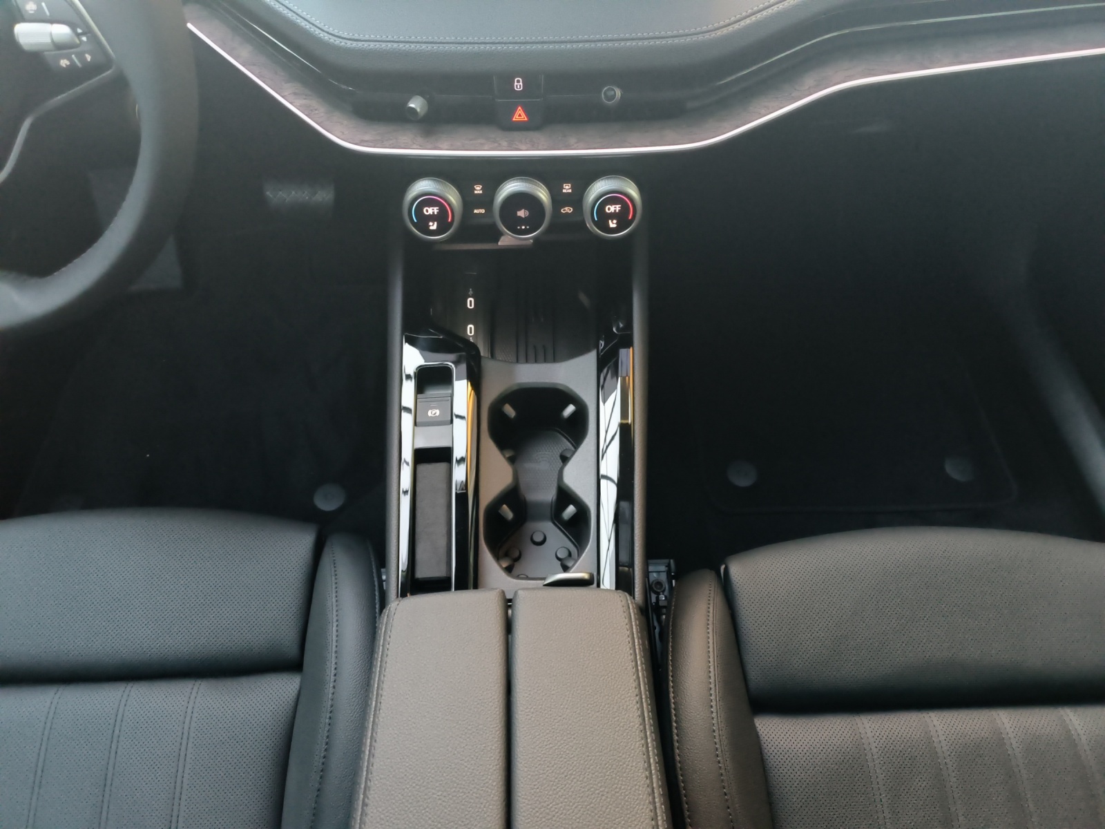 SKODA inkl. Winterrad | L&K | Standheizung | Head-up |Pano |-image-11