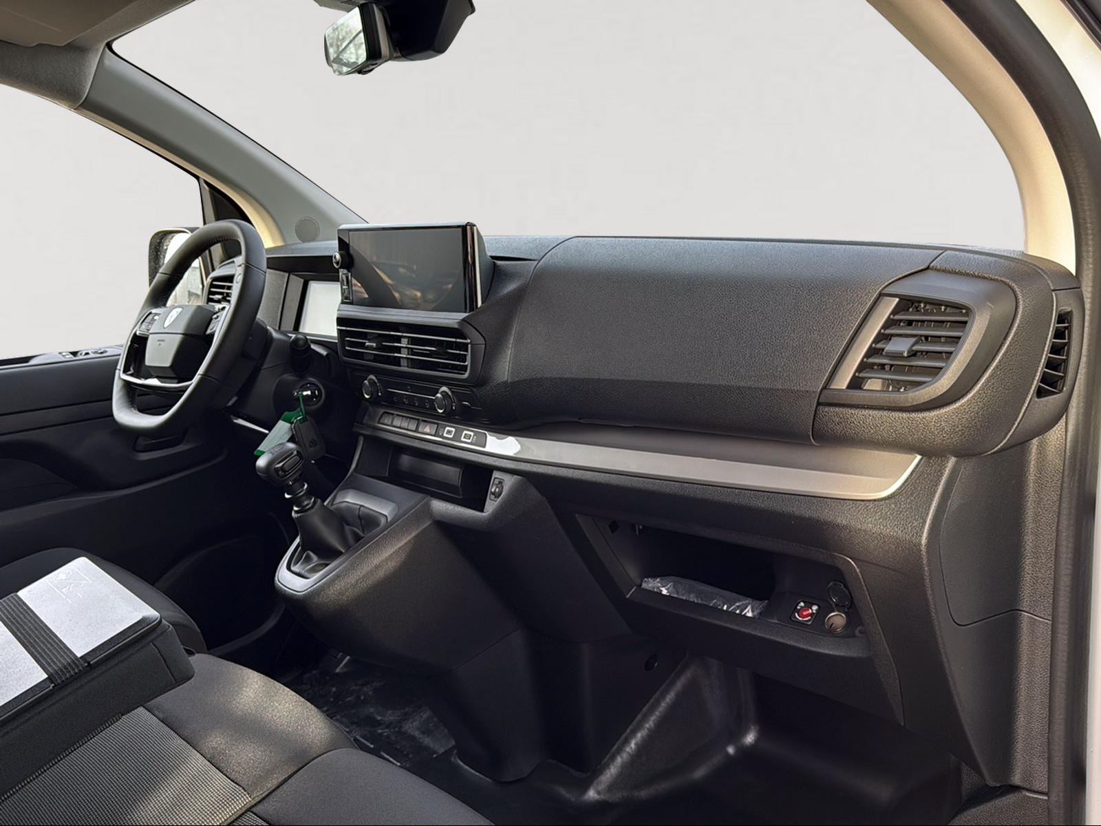 PEUGEOT Expert 2.2 BlueHDi 150 S&S Standard-image-4