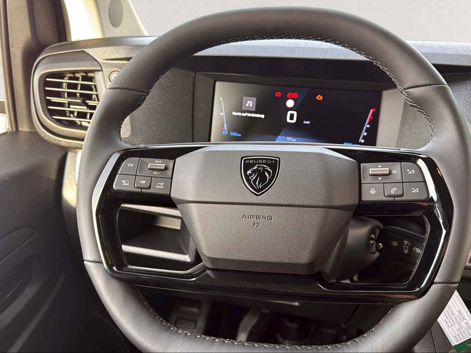 PEUGEOT Expert 2.2 BlueHDi 150 S&S Standard-image-12