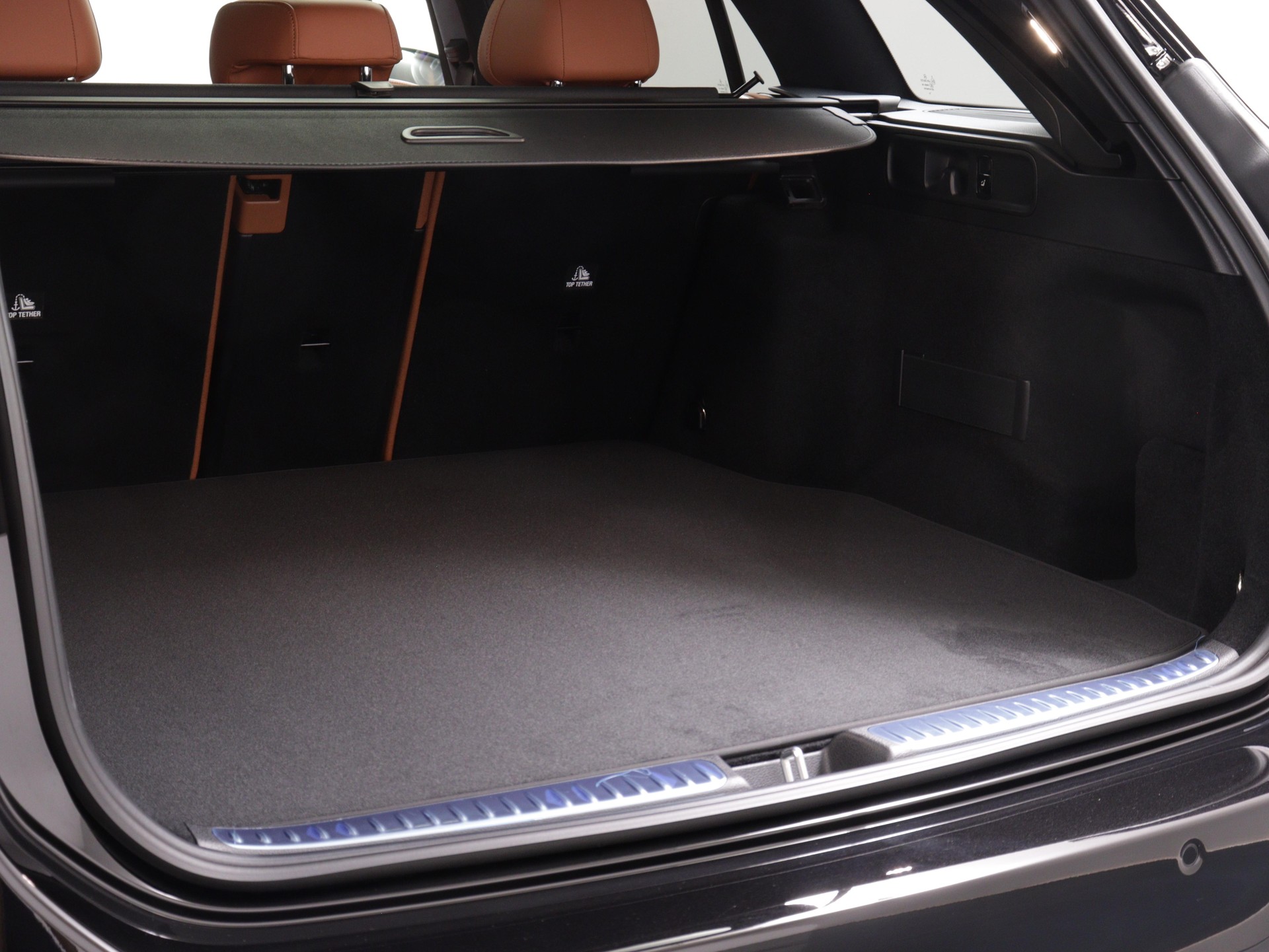 MERCEDES-BENZ C 220 d Swiss Star AMG Line 4matic Kombi-image-13
