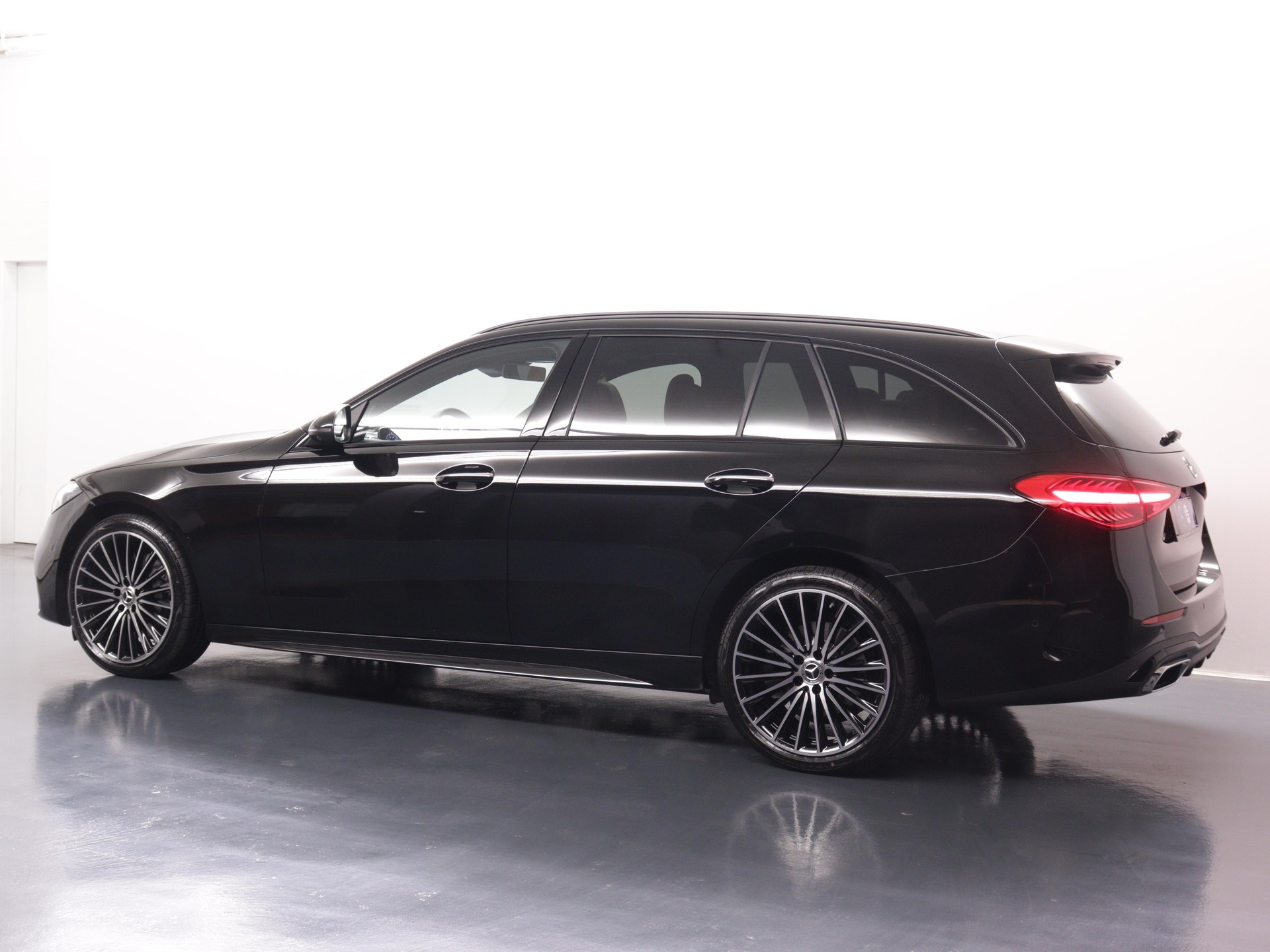 MERCEDES-BENZ C 220 d Swiss Star AMG Line 4matic Kombi-showroom-element-3
