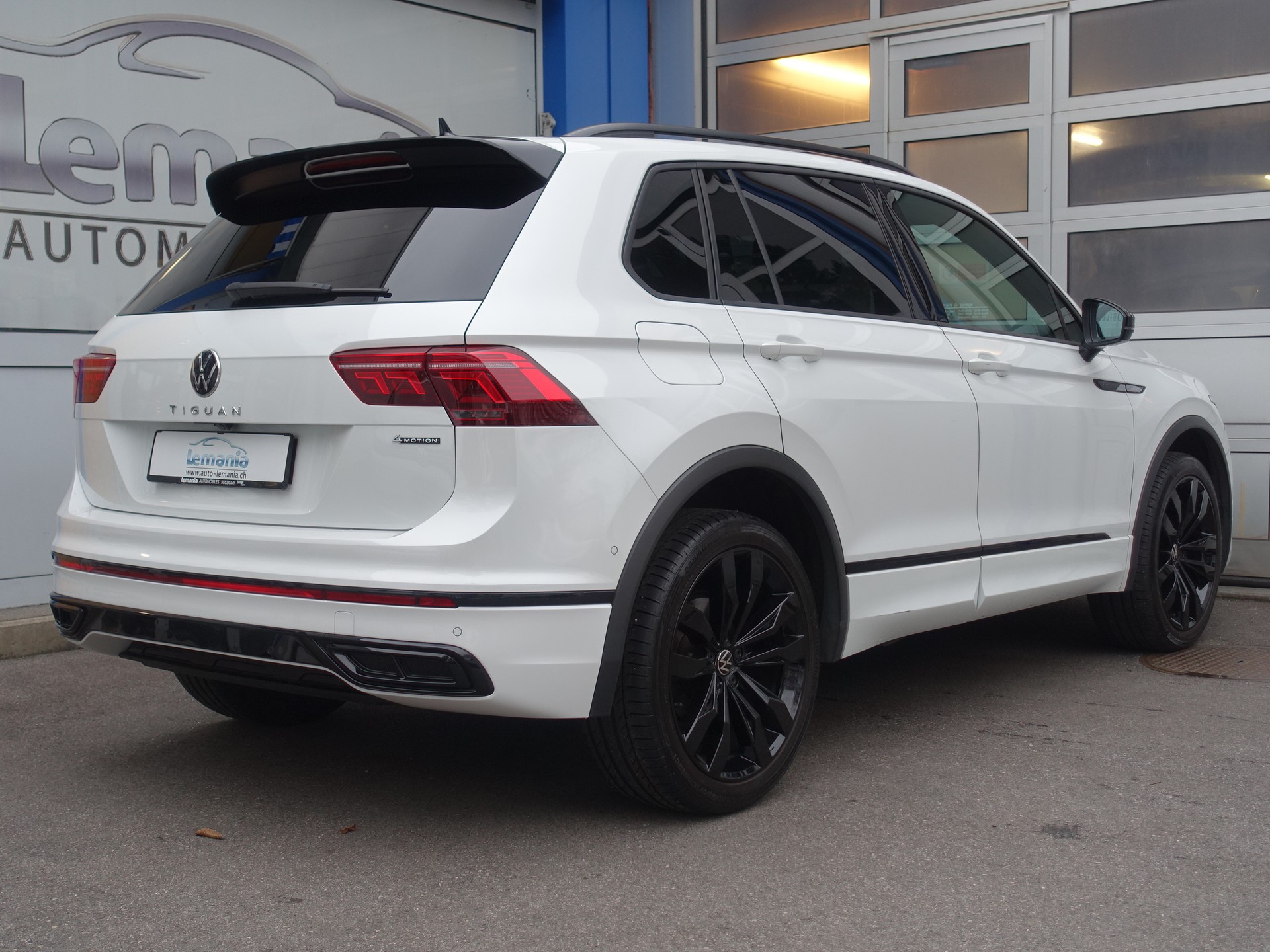 VW Tiguan 2.0TSI R-Line 4Motion DSG-image-4