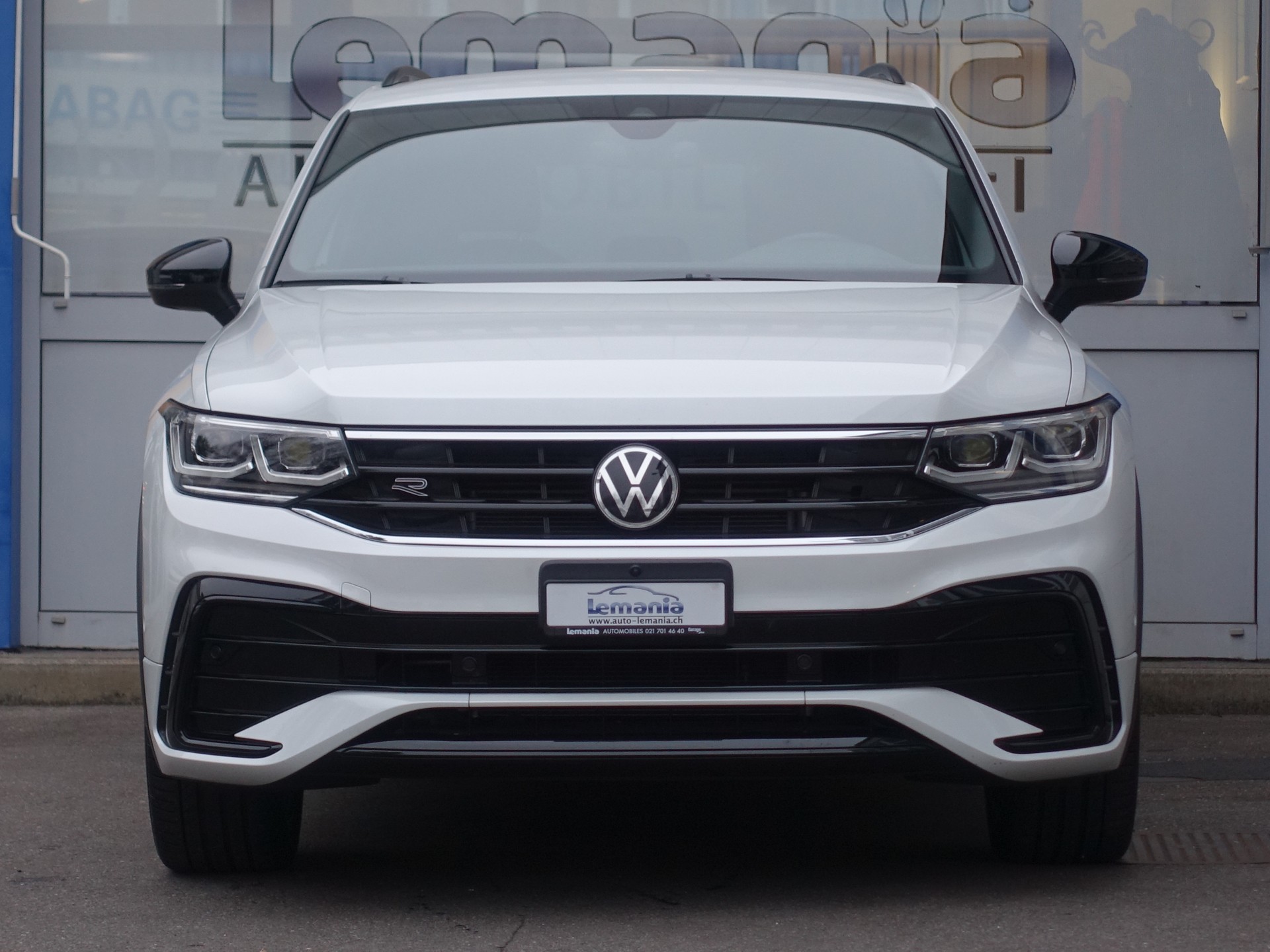 VW Tiguan 2.0TSI R-Line 4Motion DSG-showroom-element-2