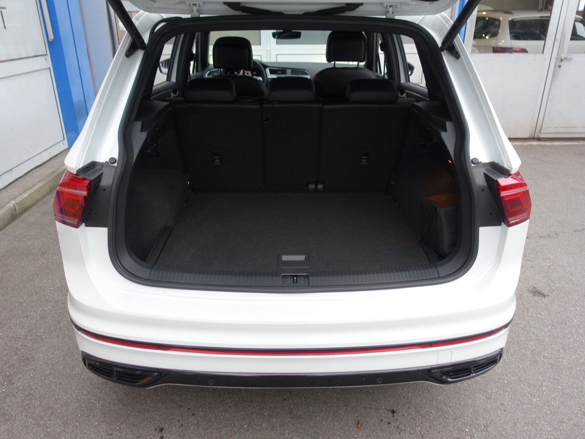 VW Tiguan 2.0TSI R-Line 4Motion DSG-image-15