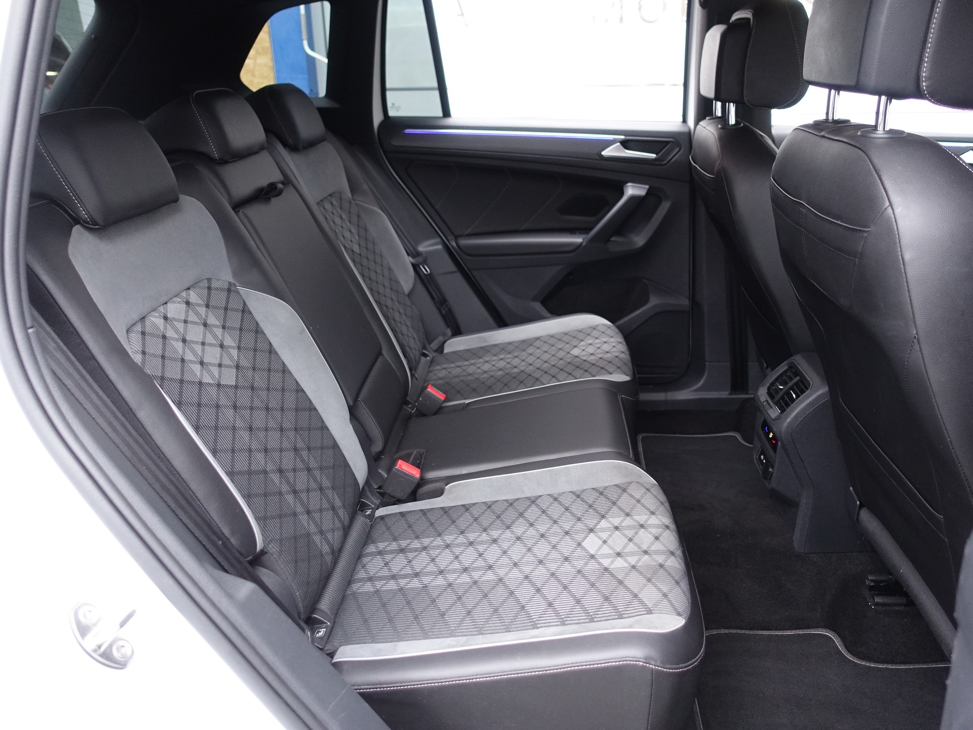 VW Tiguan 2.0TSI R-Line 4Motion DSG-image-14