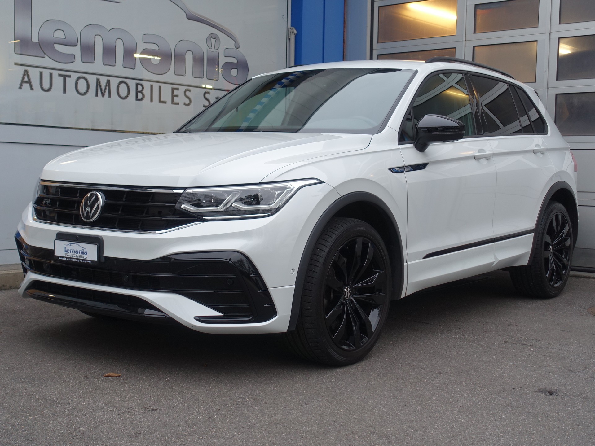 VW Tiguan 2.0TSI R-Line 4Motion DSG-showroom-element-1