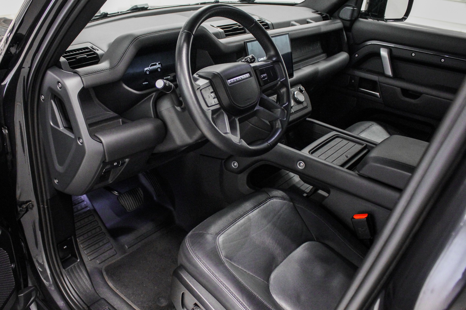 LAND ROVER Defender 110 3.0 D I6 300 X-Dynamic HSE AWD AT8-image-7