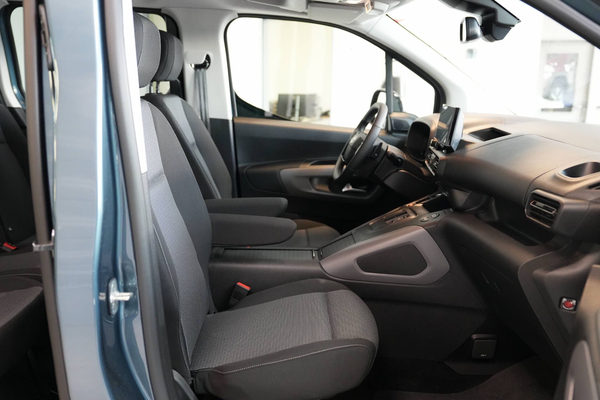 TOYOTA Proace City Verso L2 1.5 HDi 130 Style-image-17