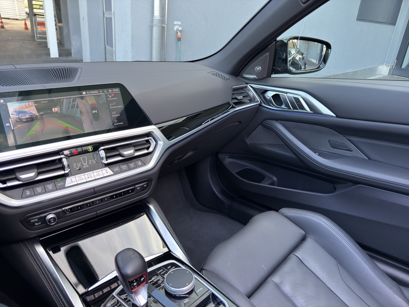 BMW M4 Cabrio Competition M xDrive-image-9