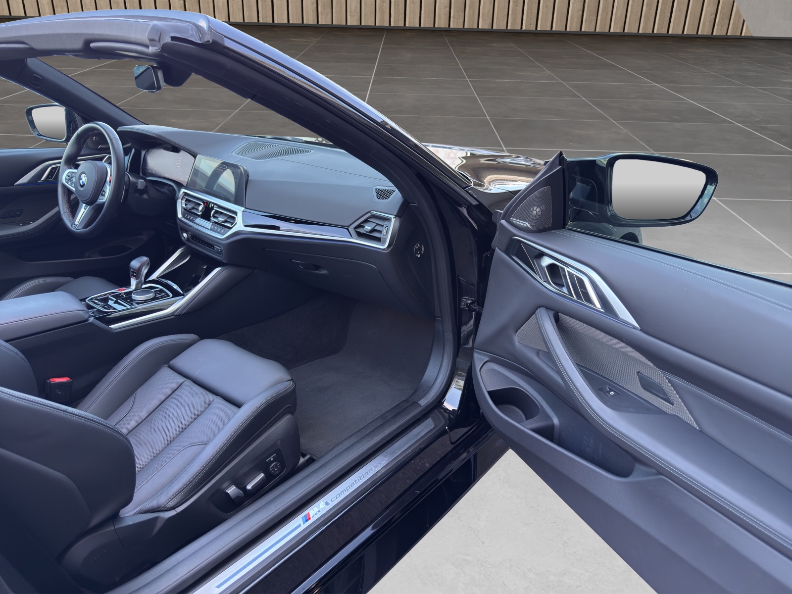 BMW M4 Cabrio Competition M xDrive-image-7