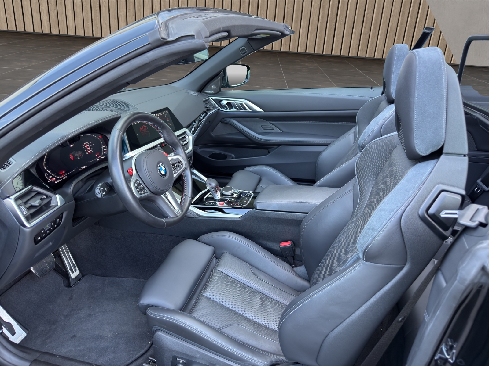 BMW M4 Cabrio Competition M xDrive-image-6
