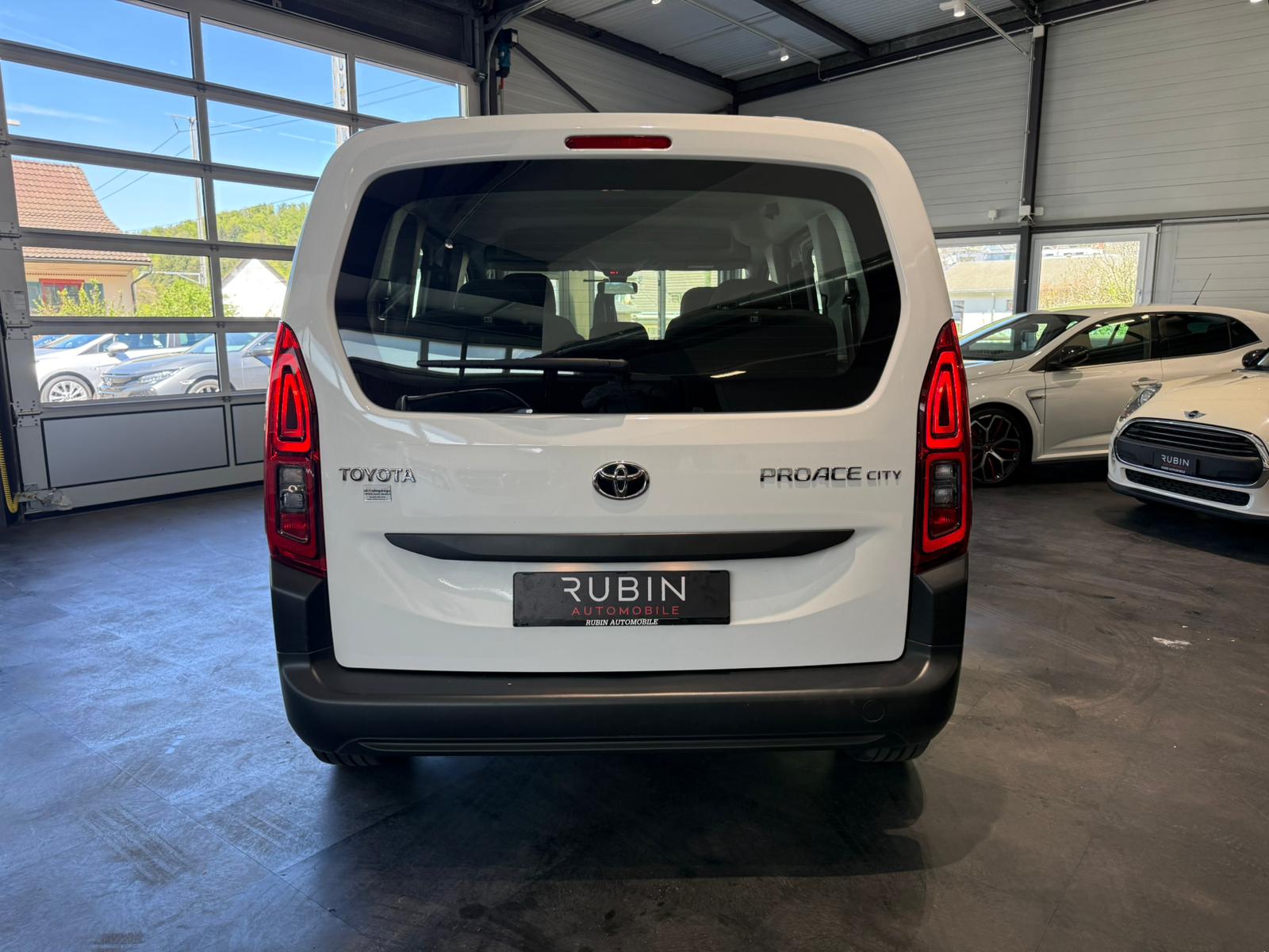TOYOTA Proace City Verso 1.5 Combi Medium-showroom-element-3