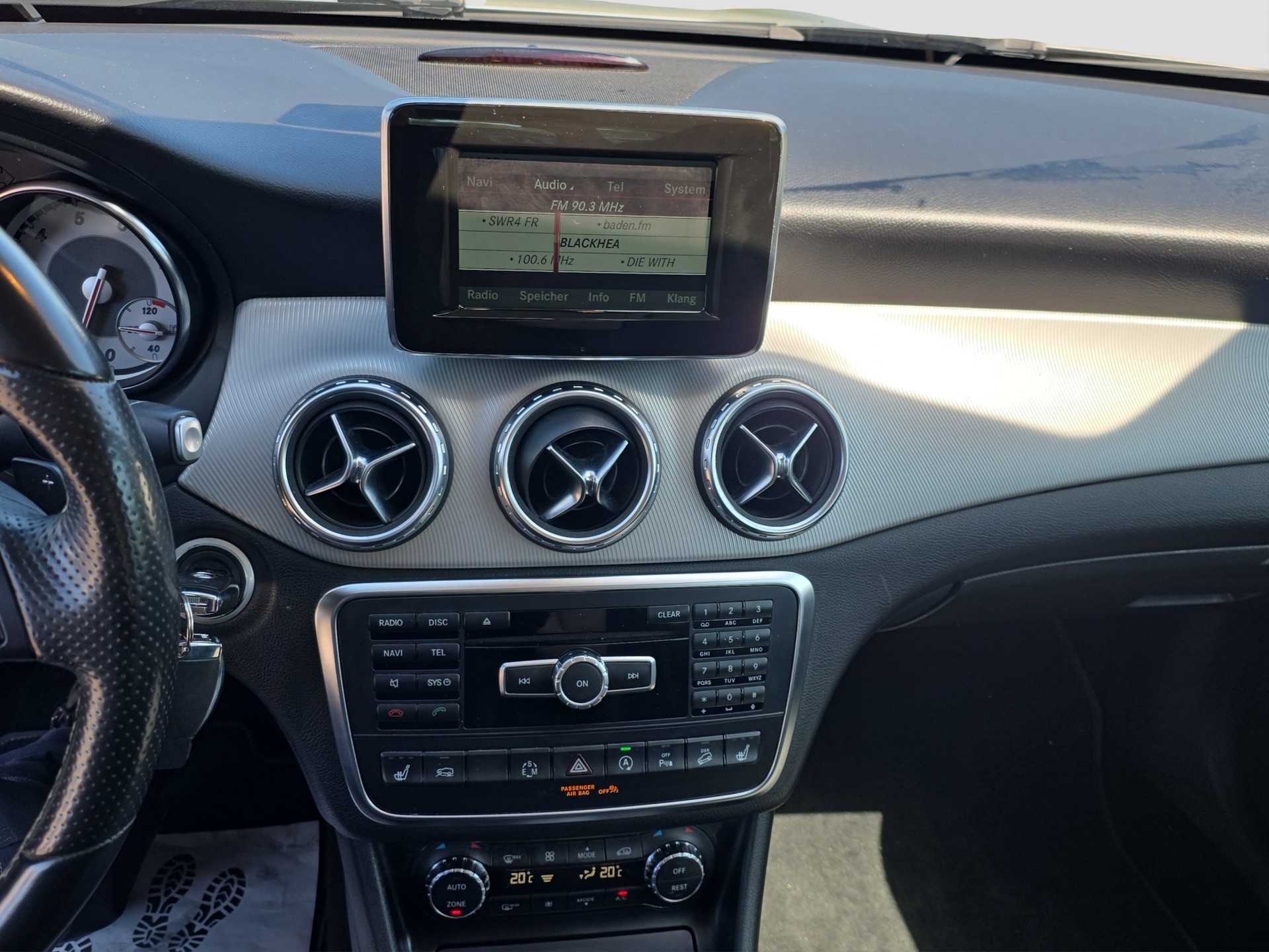 MERCEDES-BENZ GLA 250 Style 4Matic 7G-DCT-image-8