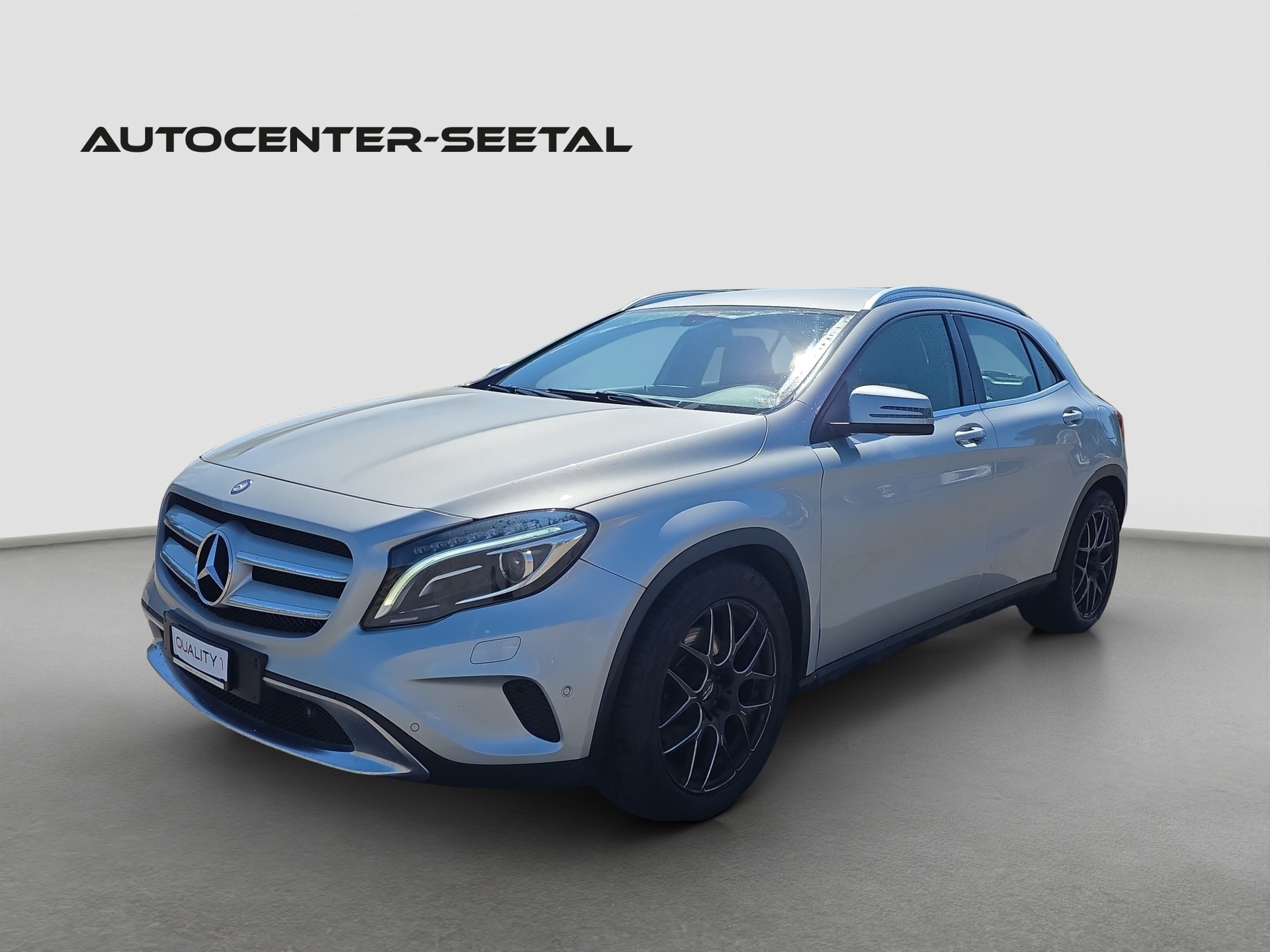 MERCEDES-BENZ GLA 250 Style 4Matic 7G-DCT-image-5