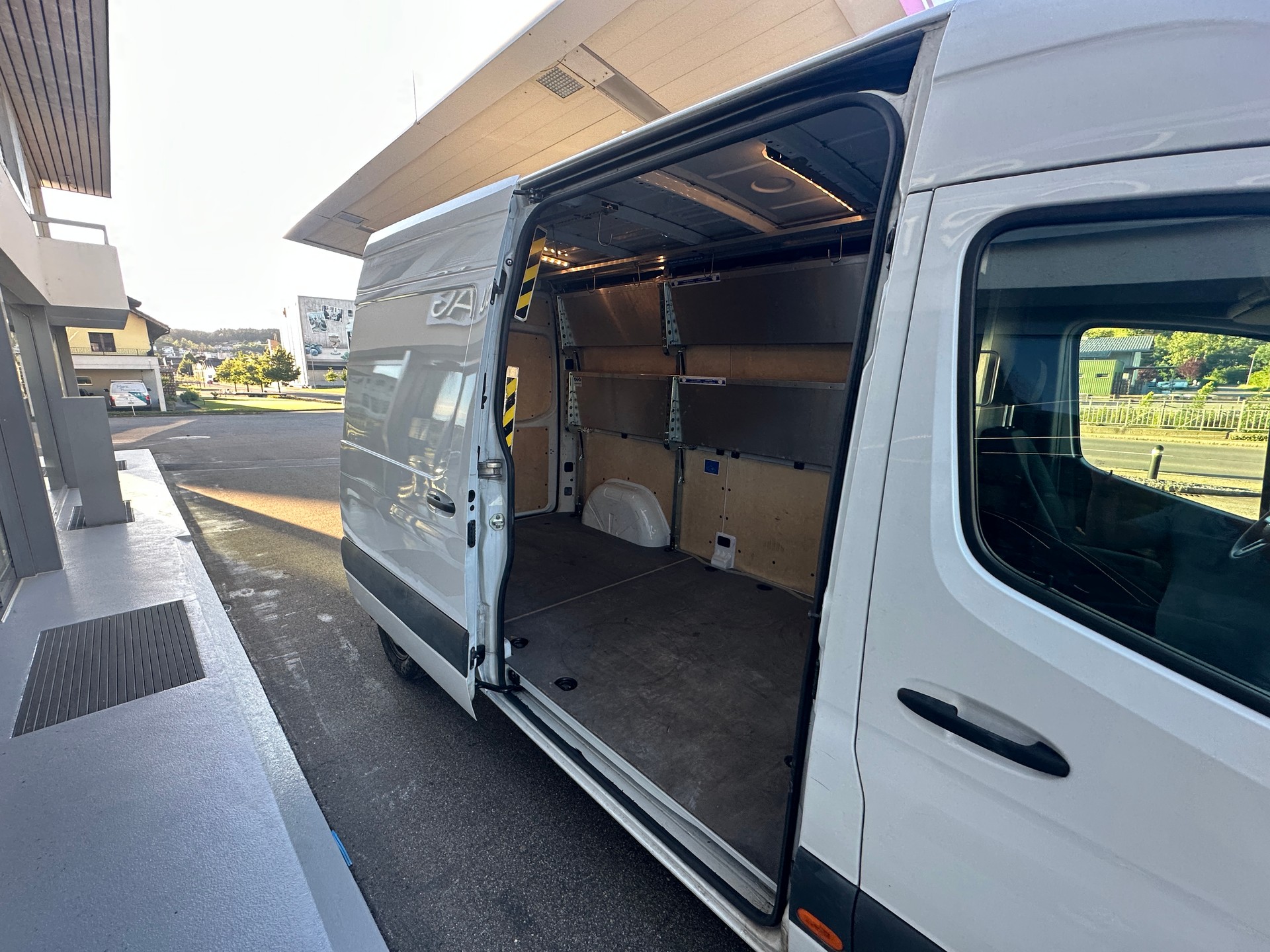 MERCEDES-BENZ Sprinter 315 CDI Standard Worker 9G-TRONIC FWD-image-14