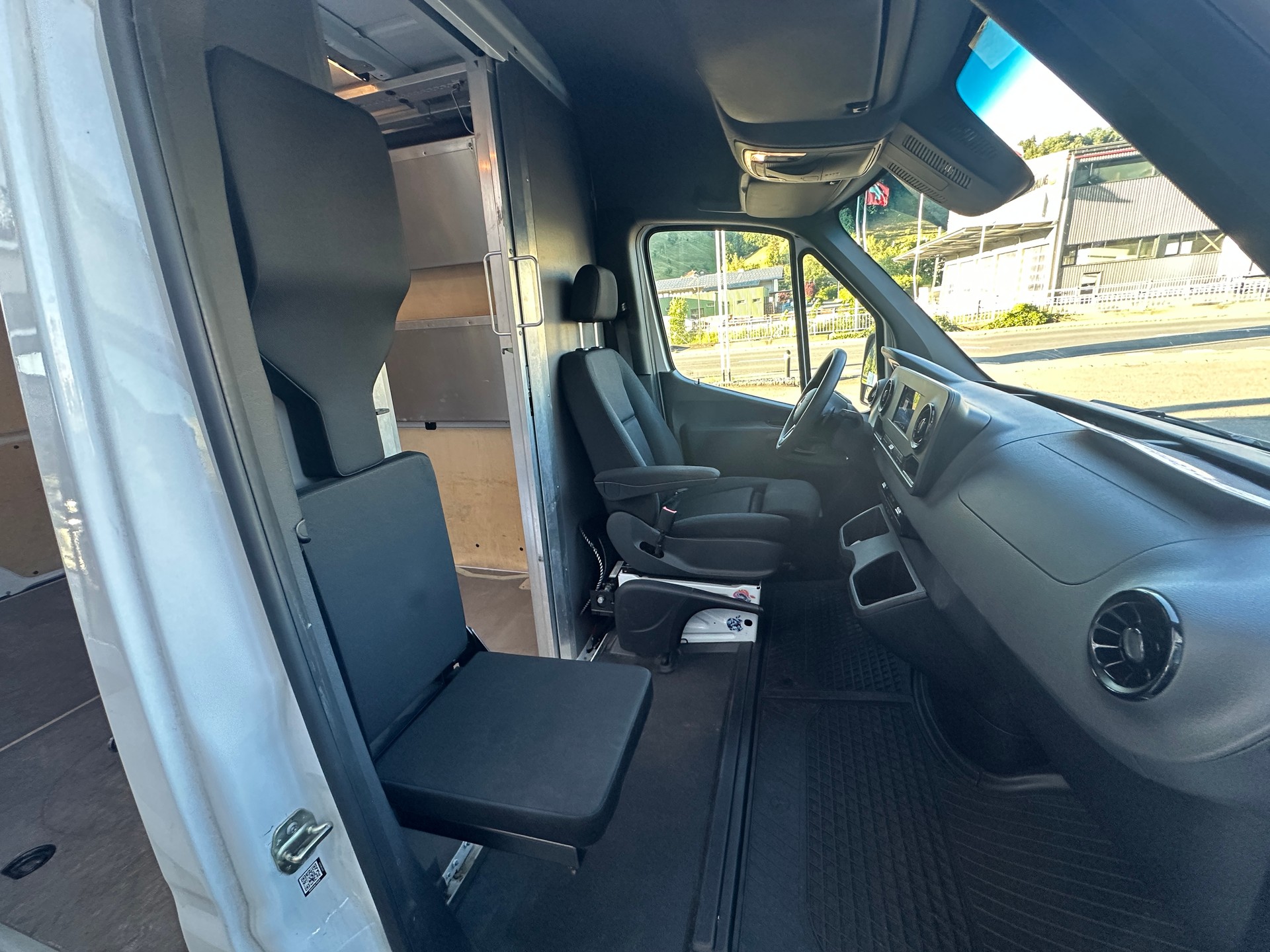 MERCEDES-BENZ Sprinter 315 CDI Standard Worker 9G-TRONIC FWD-image-8