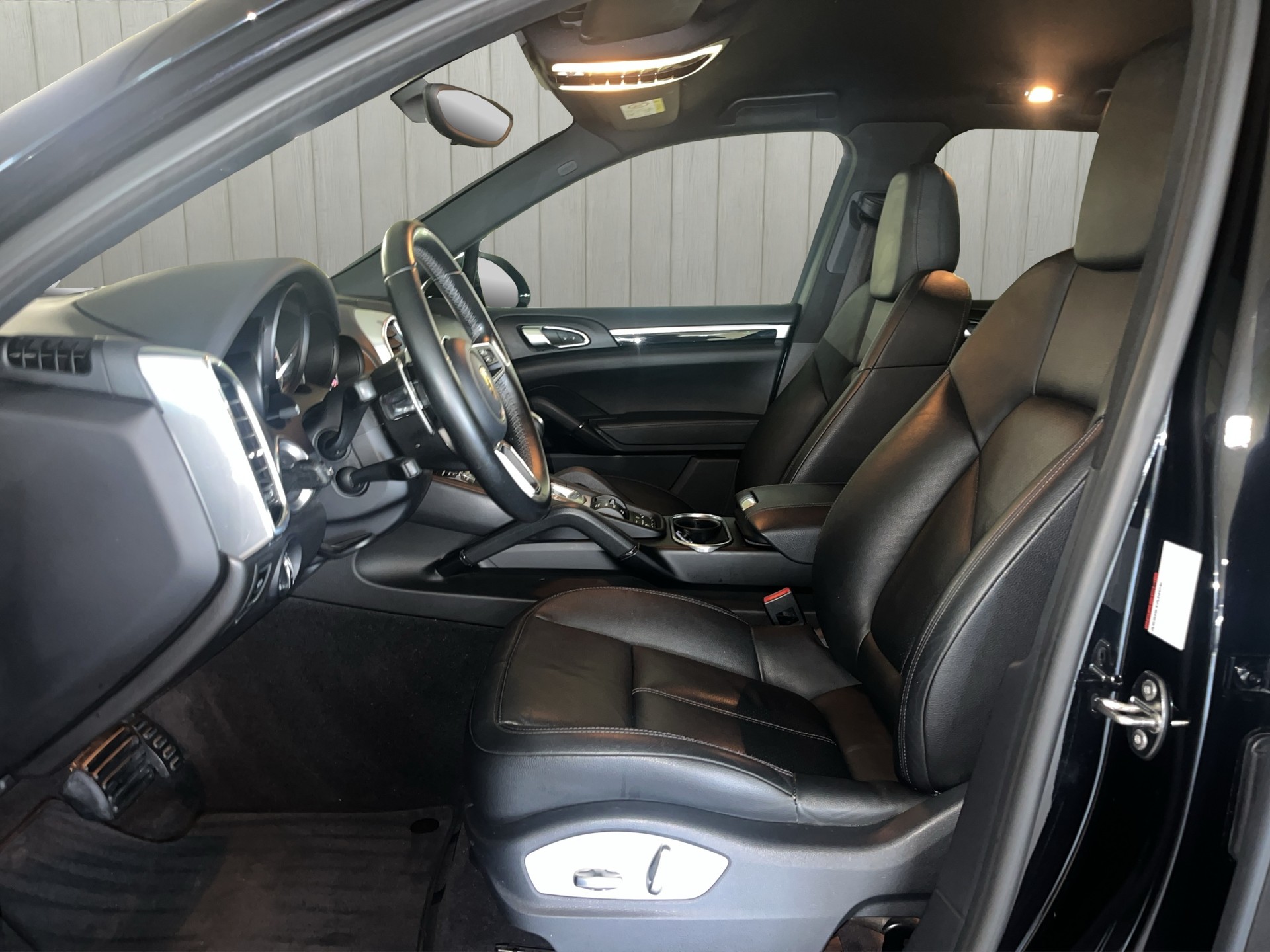 PORSCHE Cayenne-image-12
