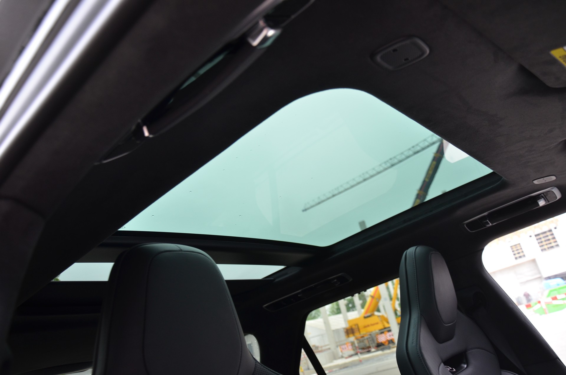LAND ROVER Range Rover Sport P635 4.4 V8 SV Edition One-image-15