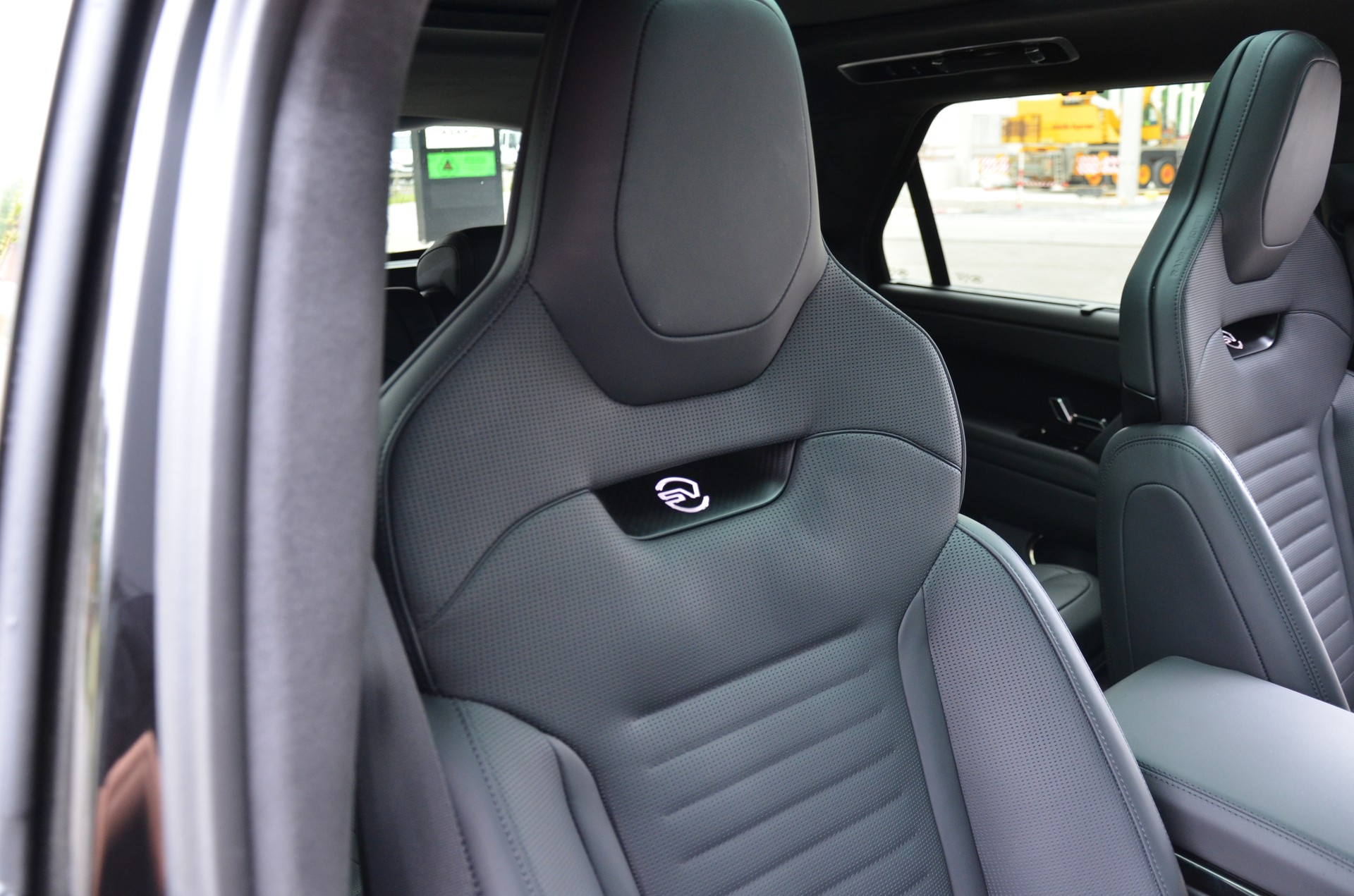 LAND ROVER Range Rover Sport P635 4.4 V8 SV Edition One-image-14