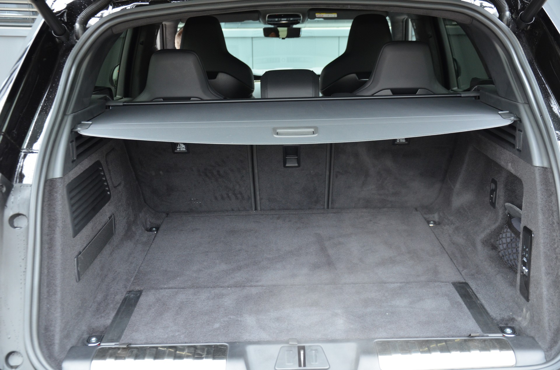 LAND ROVER Range Rover Sport P635 4.4 V8 SV Edition One-image-9