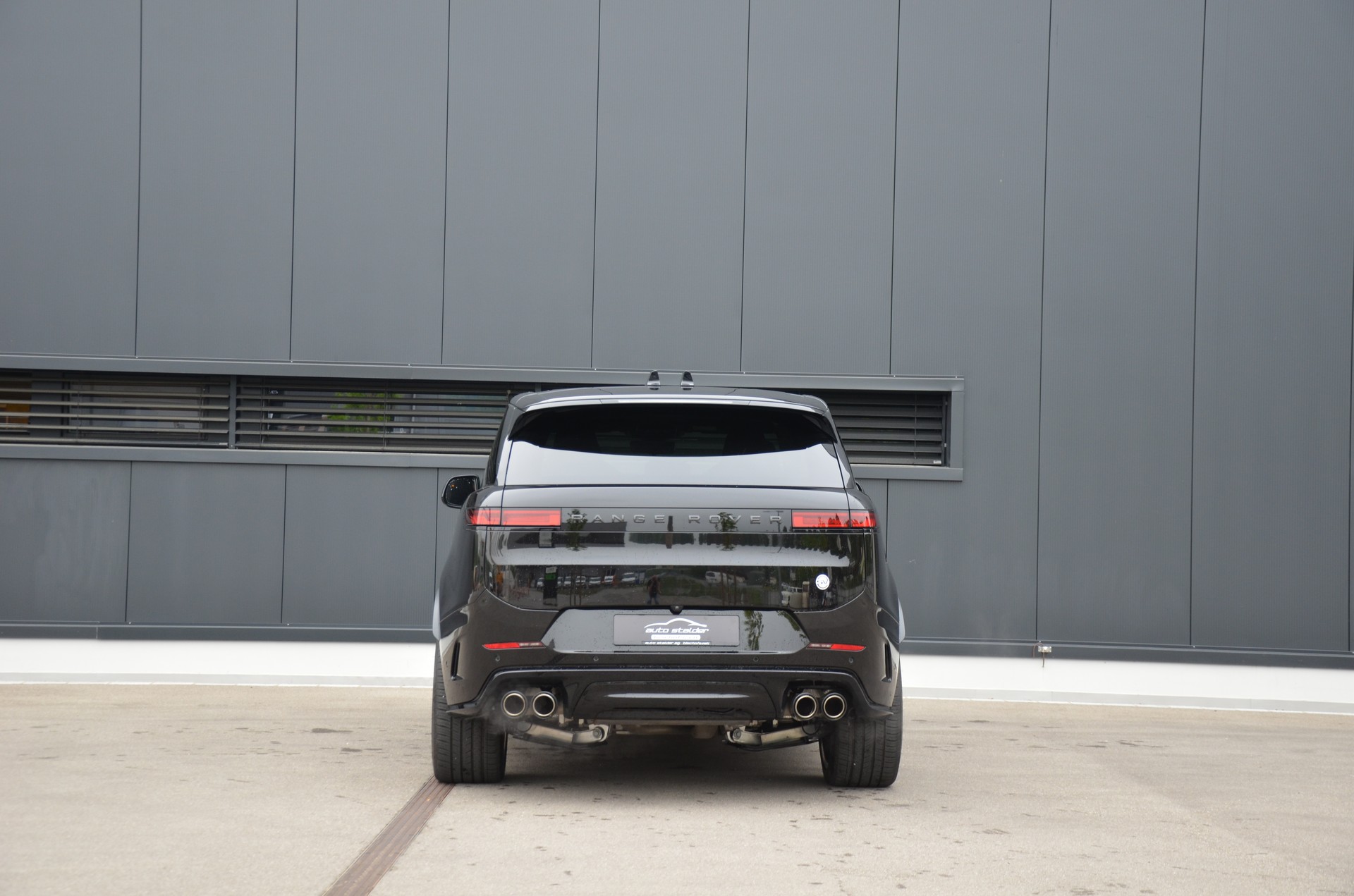 LAND ROVER Range Rover Sport P635 4.4 V8 SV Edition One-image-7
