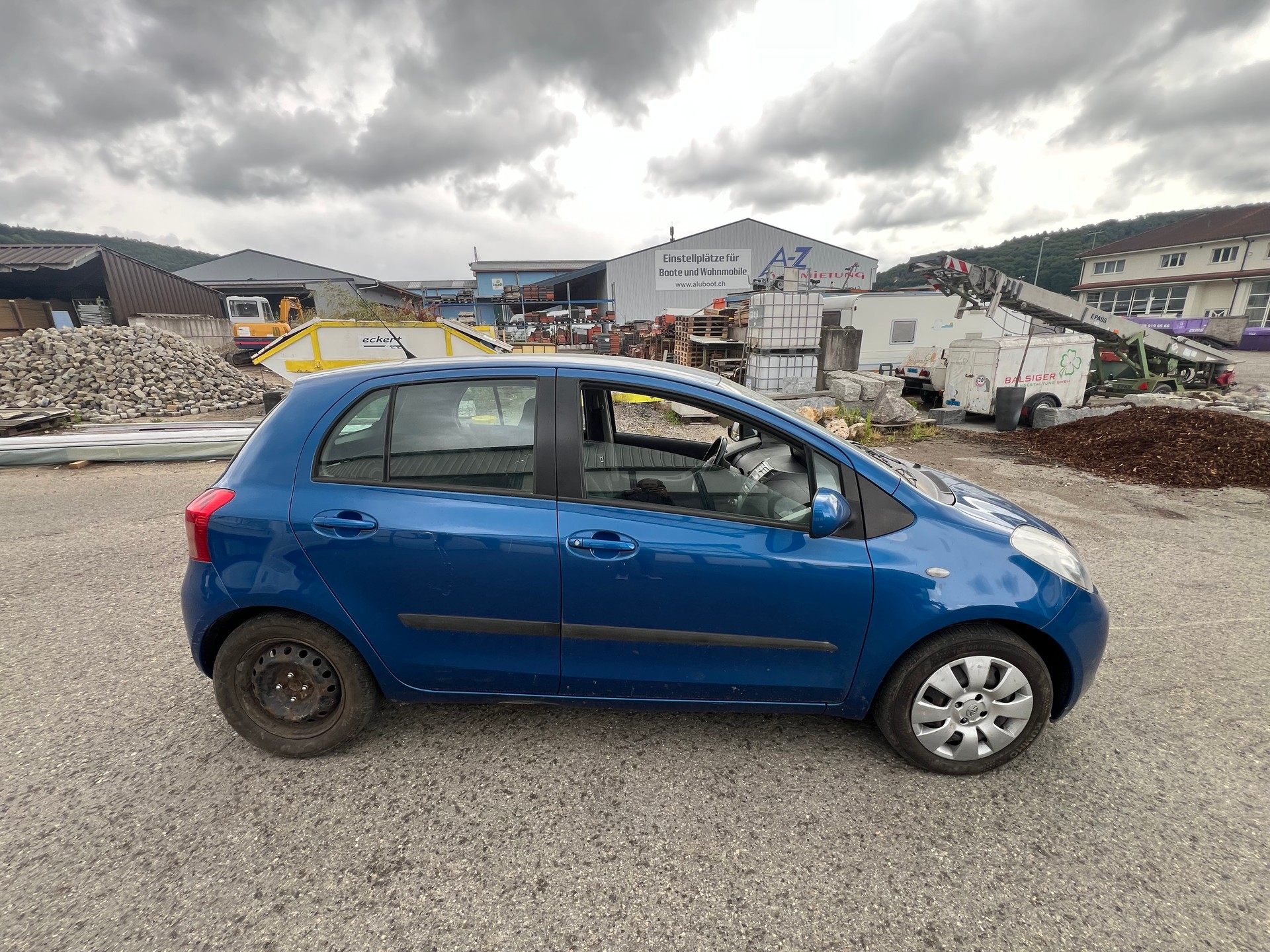 TOYOTA Yaris 1.3 Linea Sol-image-3