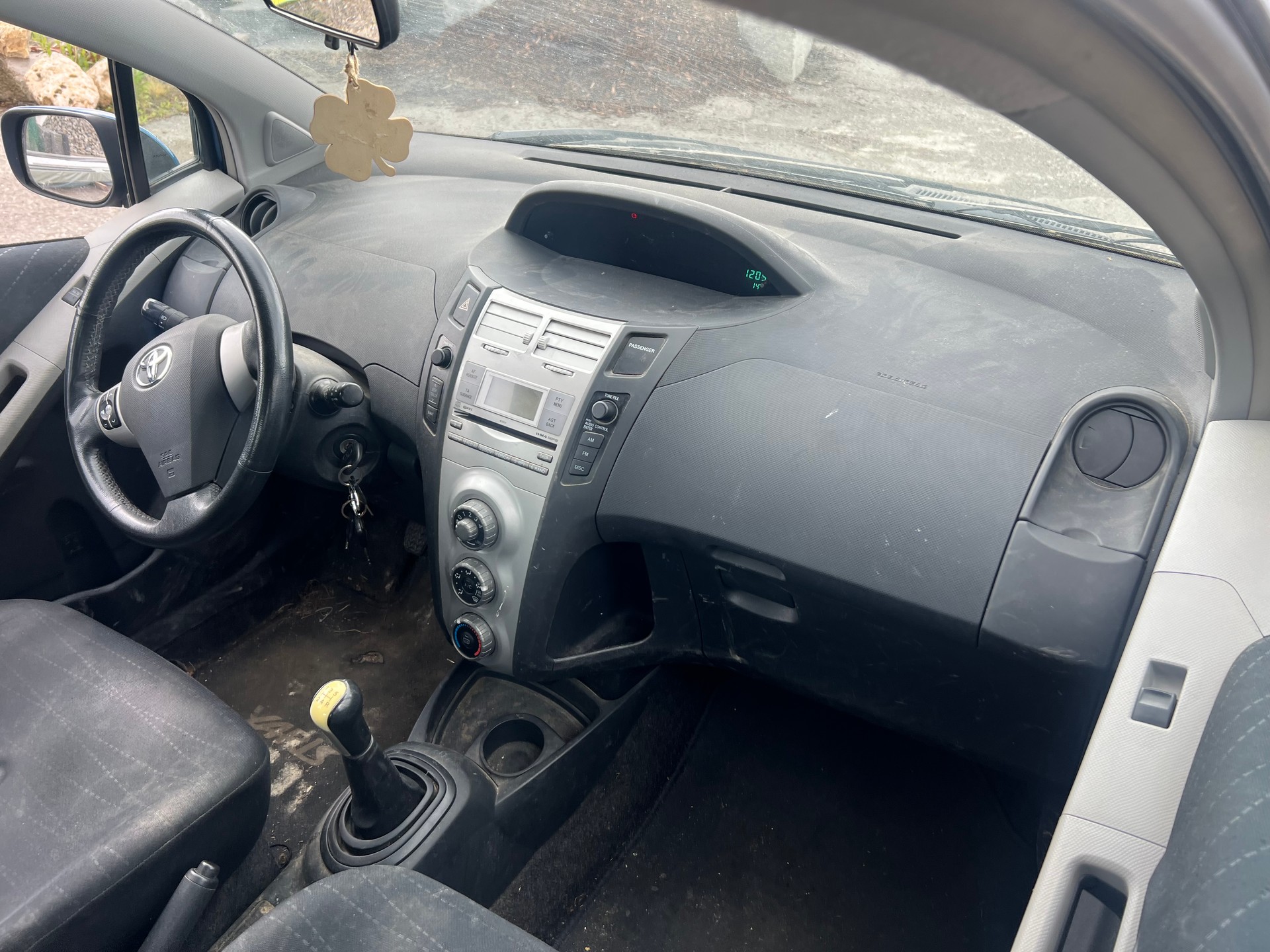 TOYOTA Yaris 1.3 Linea Sol-image-11