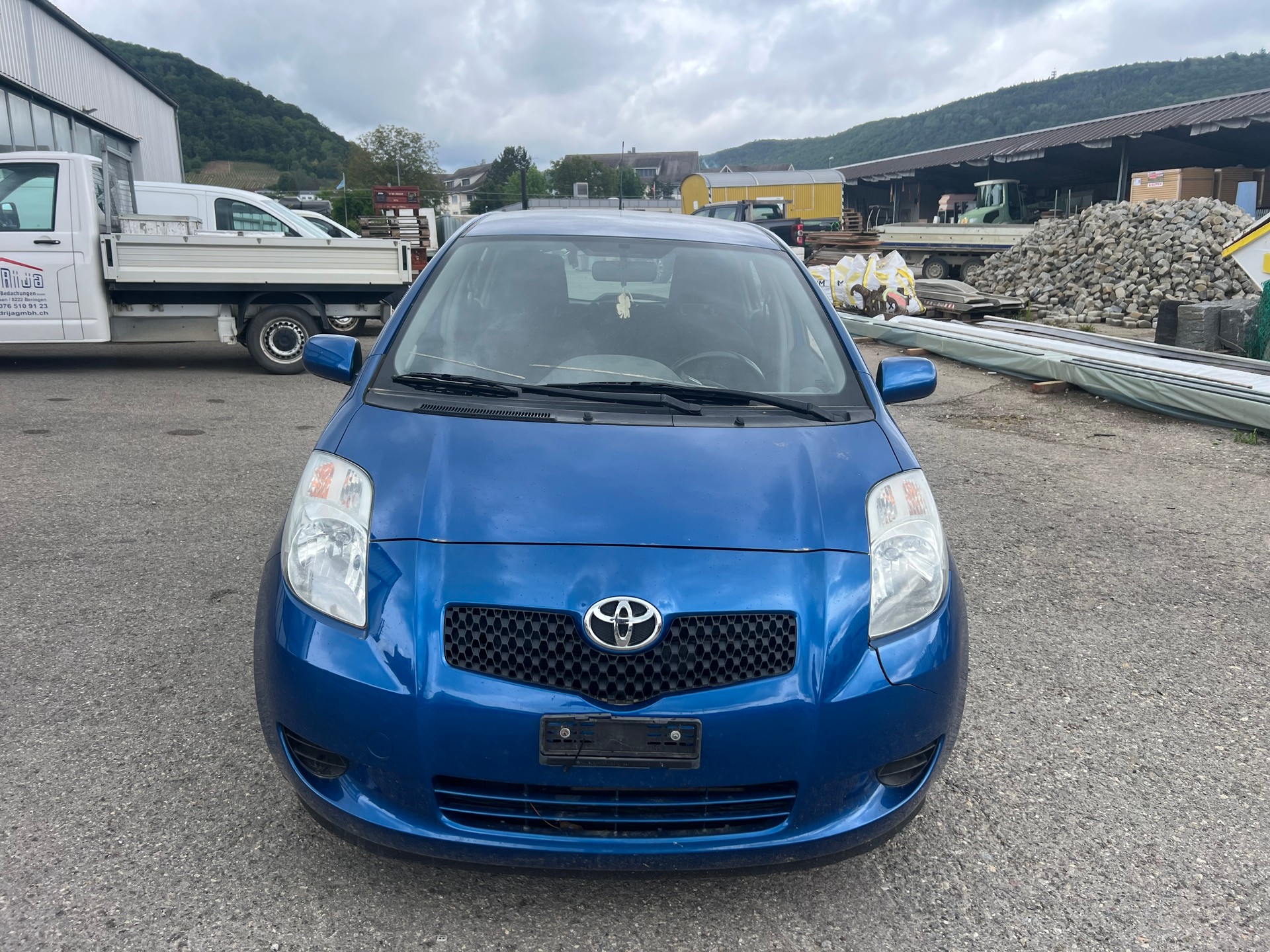 TOYOTA Yaris 1.3 Linea Sol-image-1