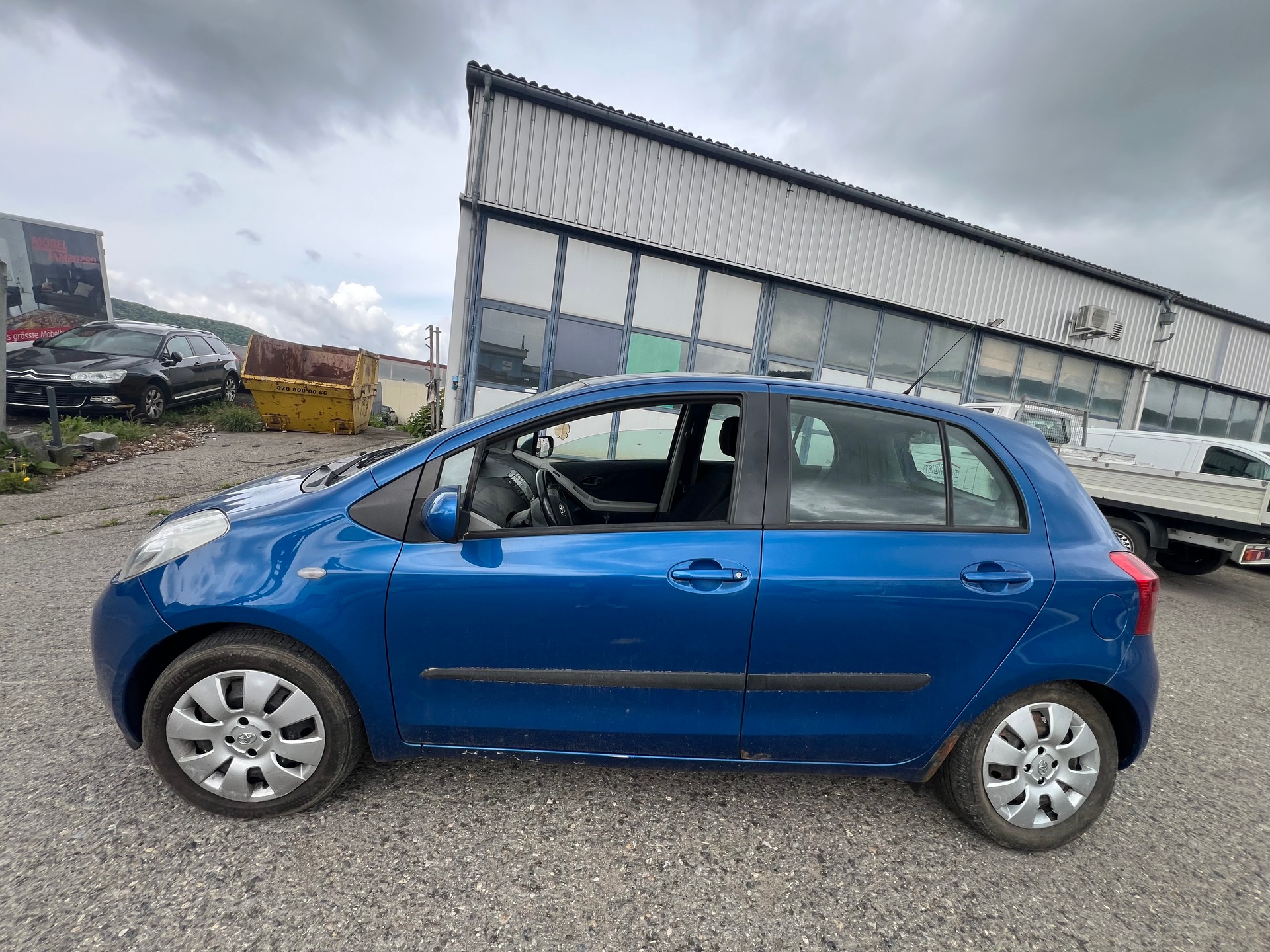 TOYOTA Yaris 1.3 Linea Sol-image-7