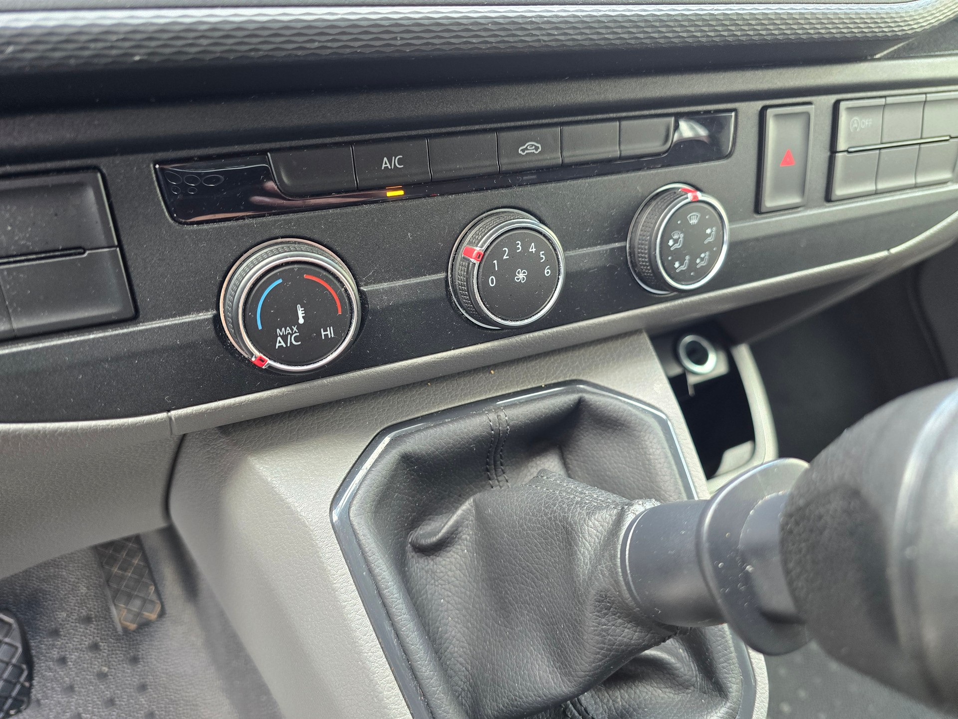 VW T6.1 2.0 TDI-image-15
