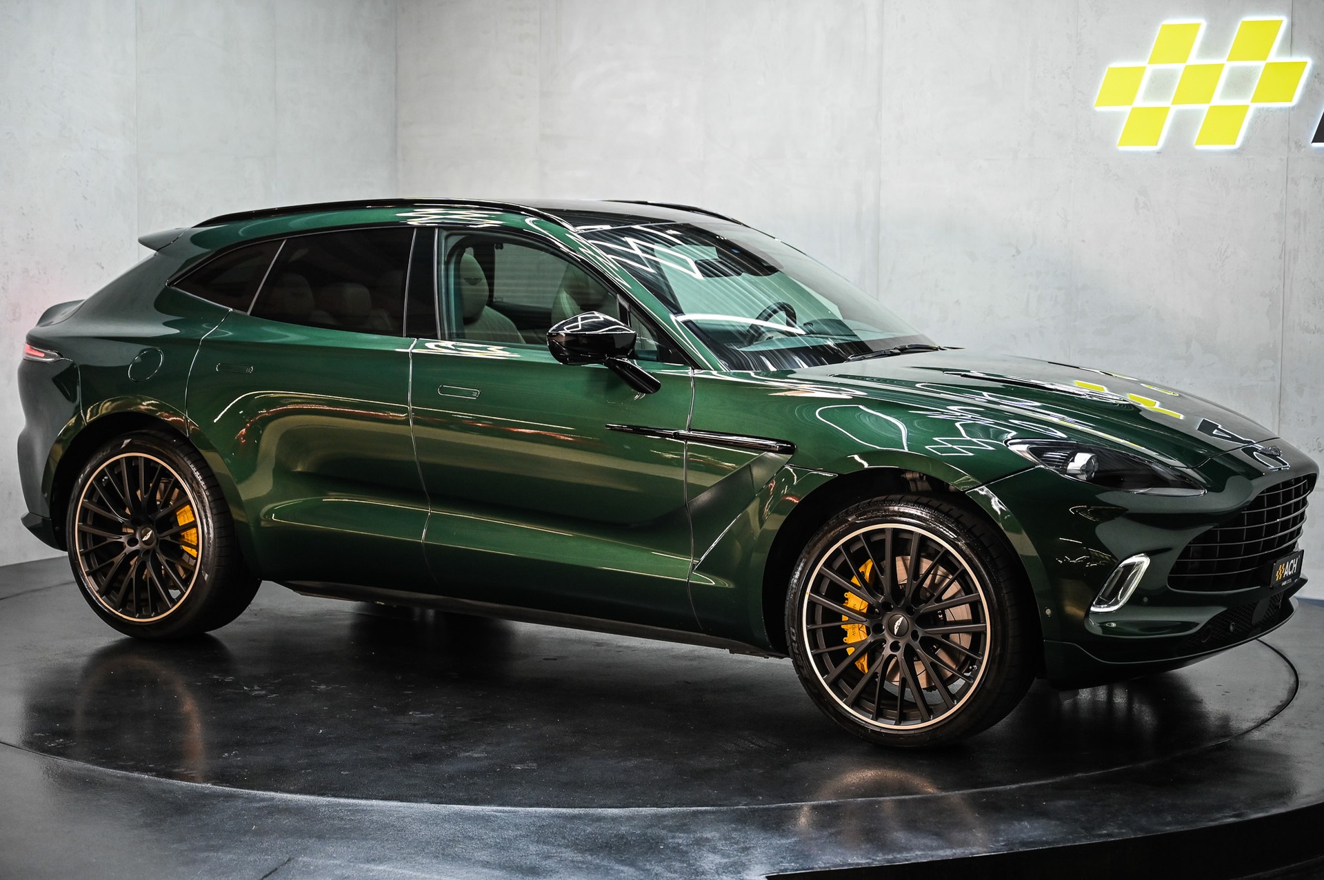 ASTON MARTIN DBX 4.0 V8 Bi-Turbo-image-11